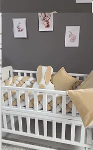 Комплект постельного белья для новорожденного Зайчик с бортиками и игрушками бежевый - Фото 1