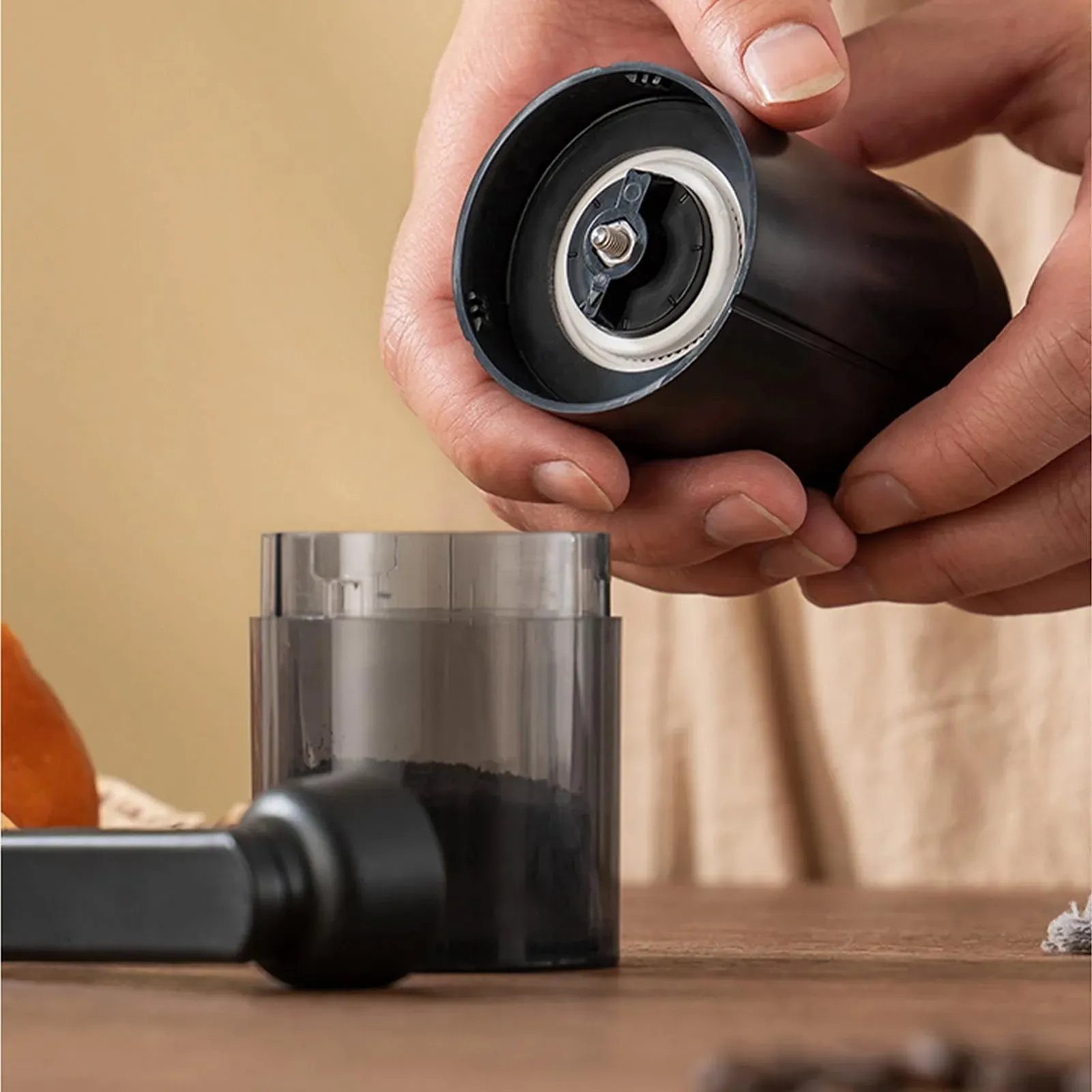 Ручная кофемолка Precision Conical Burr с регулируемыми настройками помола от грубого до мелкого, компактная портативная для френч-пресса и турецкого кофе, фото №4 Ручная кофемолка Precision Conical Burr с регулируемыми настройками помола от грубого до мелкого, компактная портативная для френч-пресса и турецкого кофе, фото №4