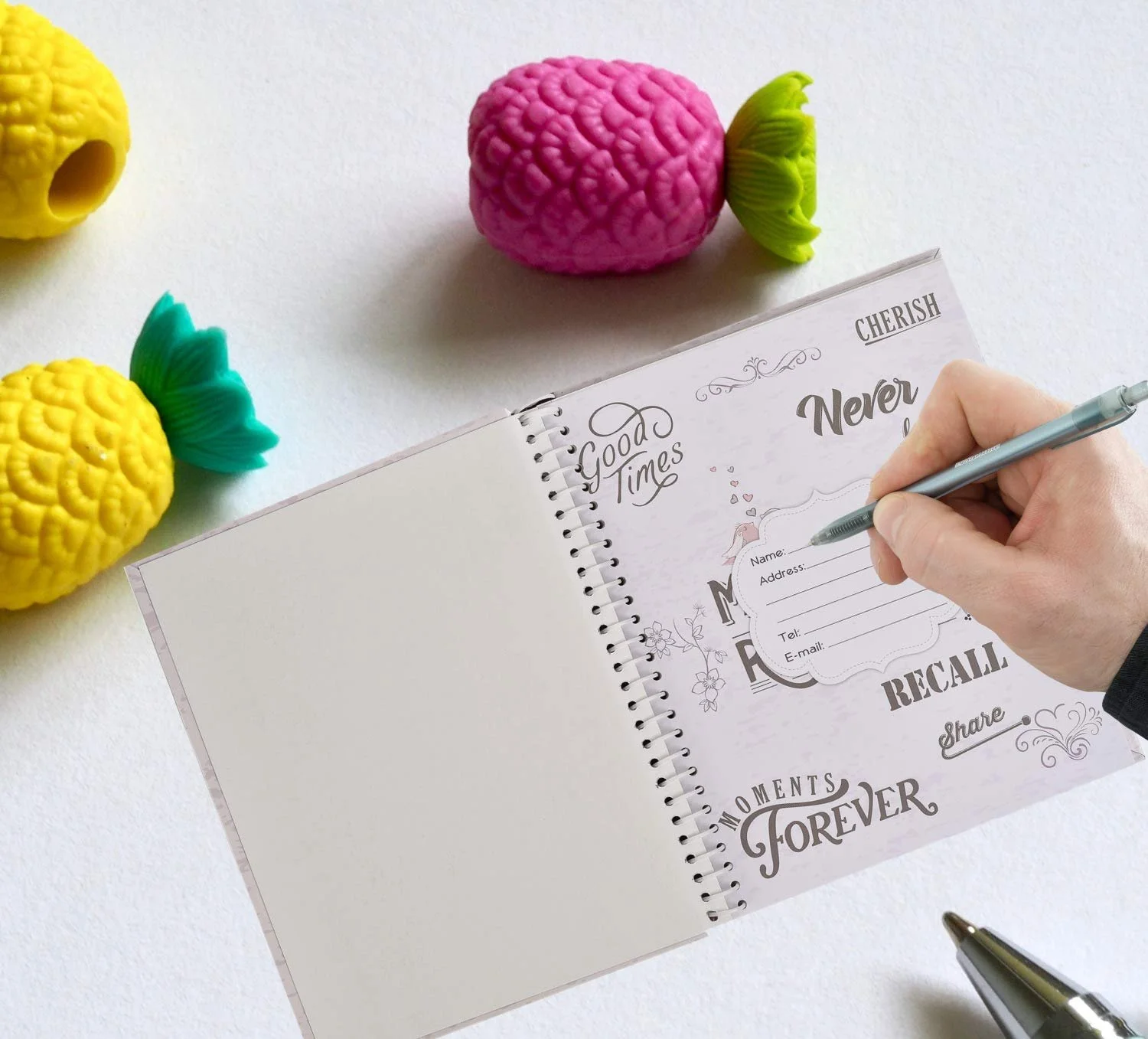 Большой самоклеящийся фотоальбом для фотографий разных размеров до A4, 20 листов с 40 страницами Memories Purple, фото №5 Большой самоклеящийся фотоальбом для фотографий разных размеров до A4, 20 листов с 40 страницами Memories Purple, фото №5