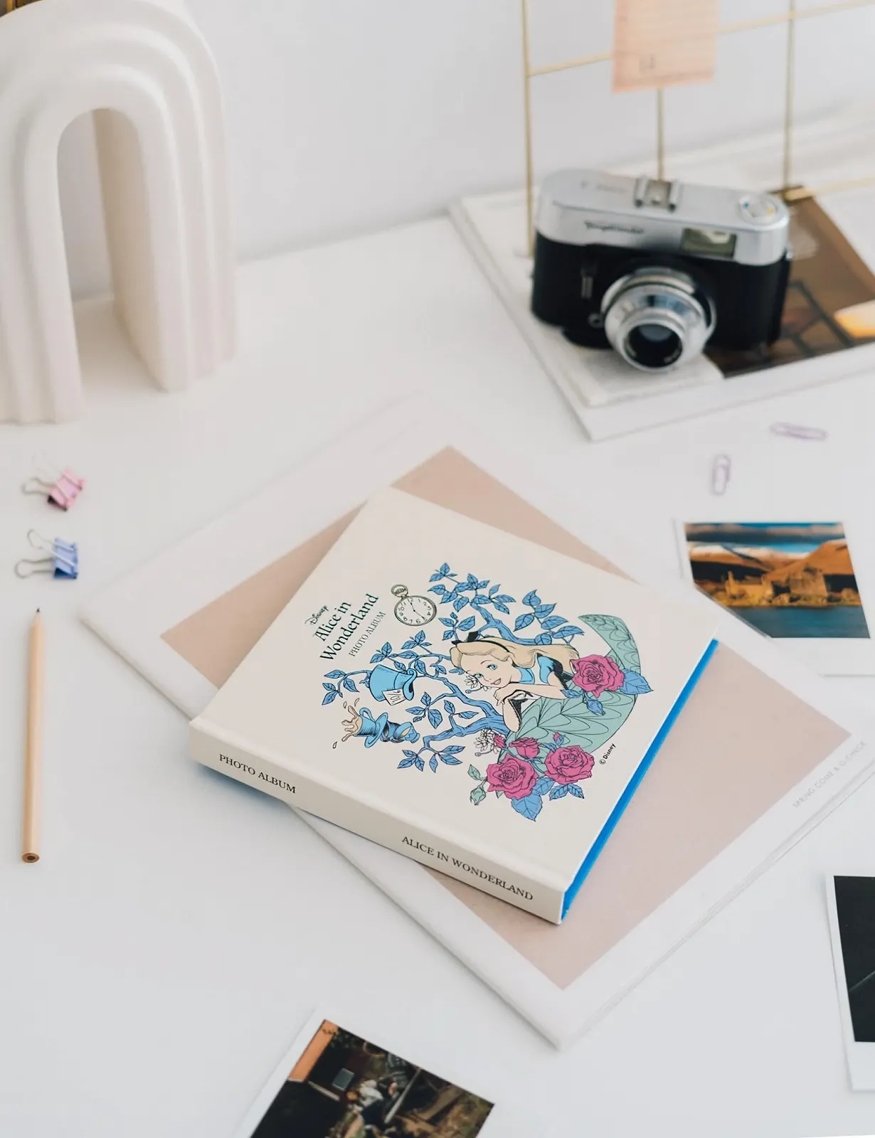 Фотоальбом Grupo Erik Disney Alice in Wonderland 16 x 16 см, 24 самоклеящиеся страницы, фото №5 Фотоальбом Grupo Erik Disney Alice in Wonderland 16 x 16 см, 24 самоклеящиеся страницы, фото №5