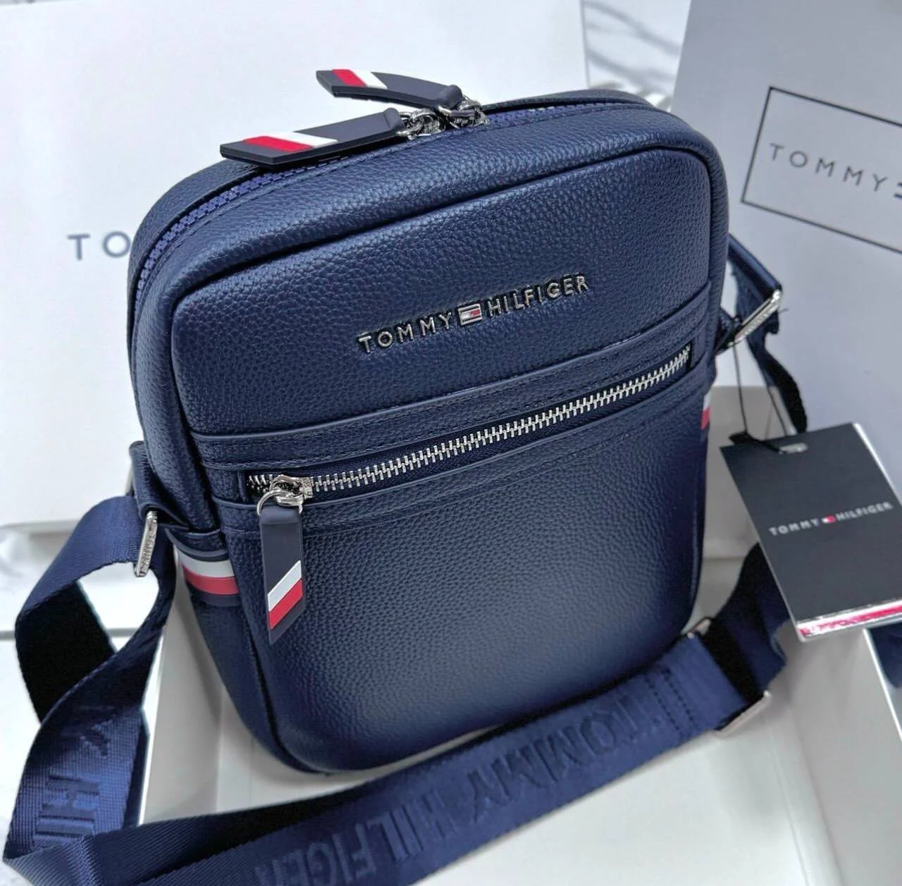 Чоловіча сумка через плече синя Tommy Hilfiger, фото №3 Чоловіча сумка через плече синя Tommy Hilfiger, фото №3