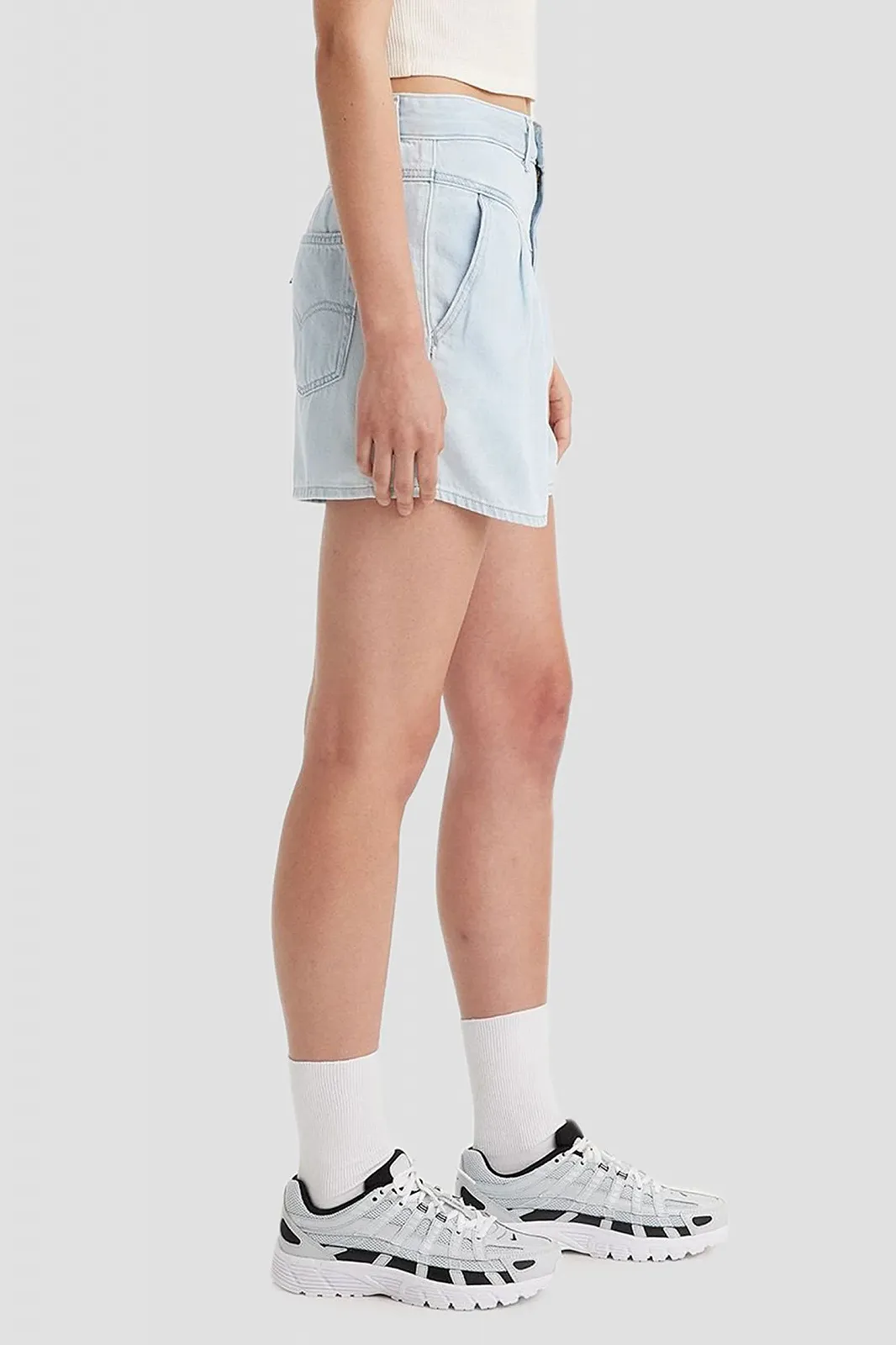 Женские джинсовые шорты Levis - Featherweight Mom Short Poole Party - 24, фото №4