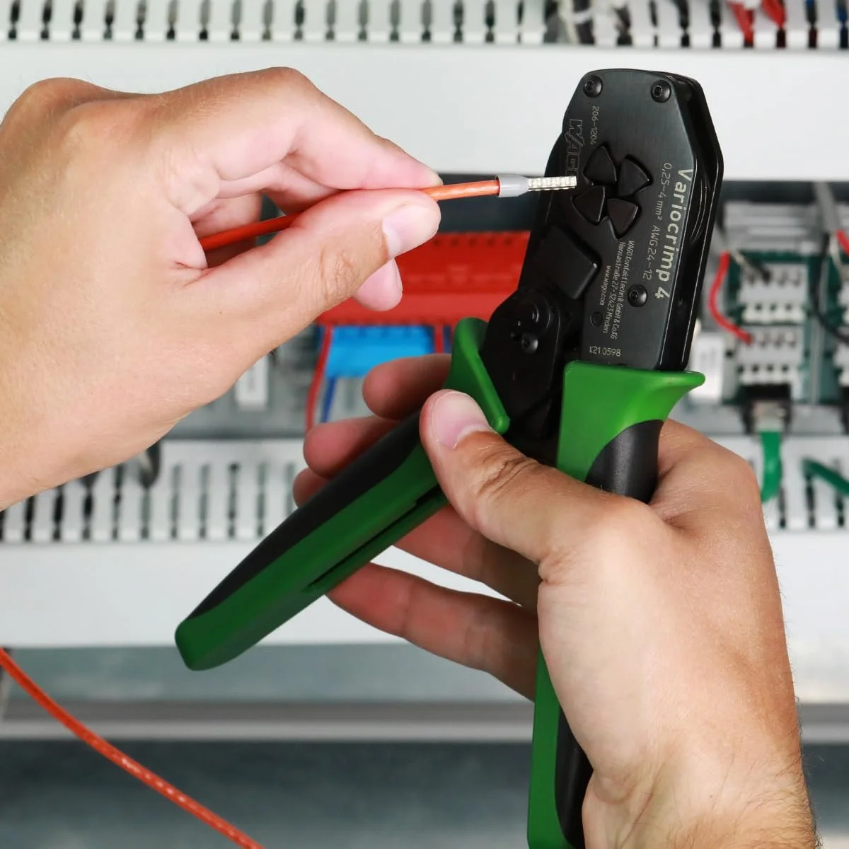 Інструмент для обтиску наконечників 0.25-4mm² WAGO Variocrimp 4 Чорно-зелений, фото №3 Інструмент для обтиску наконечників 0.25-4mm² WAGO Variocrimp 4 Чорно-зелений, фото №3