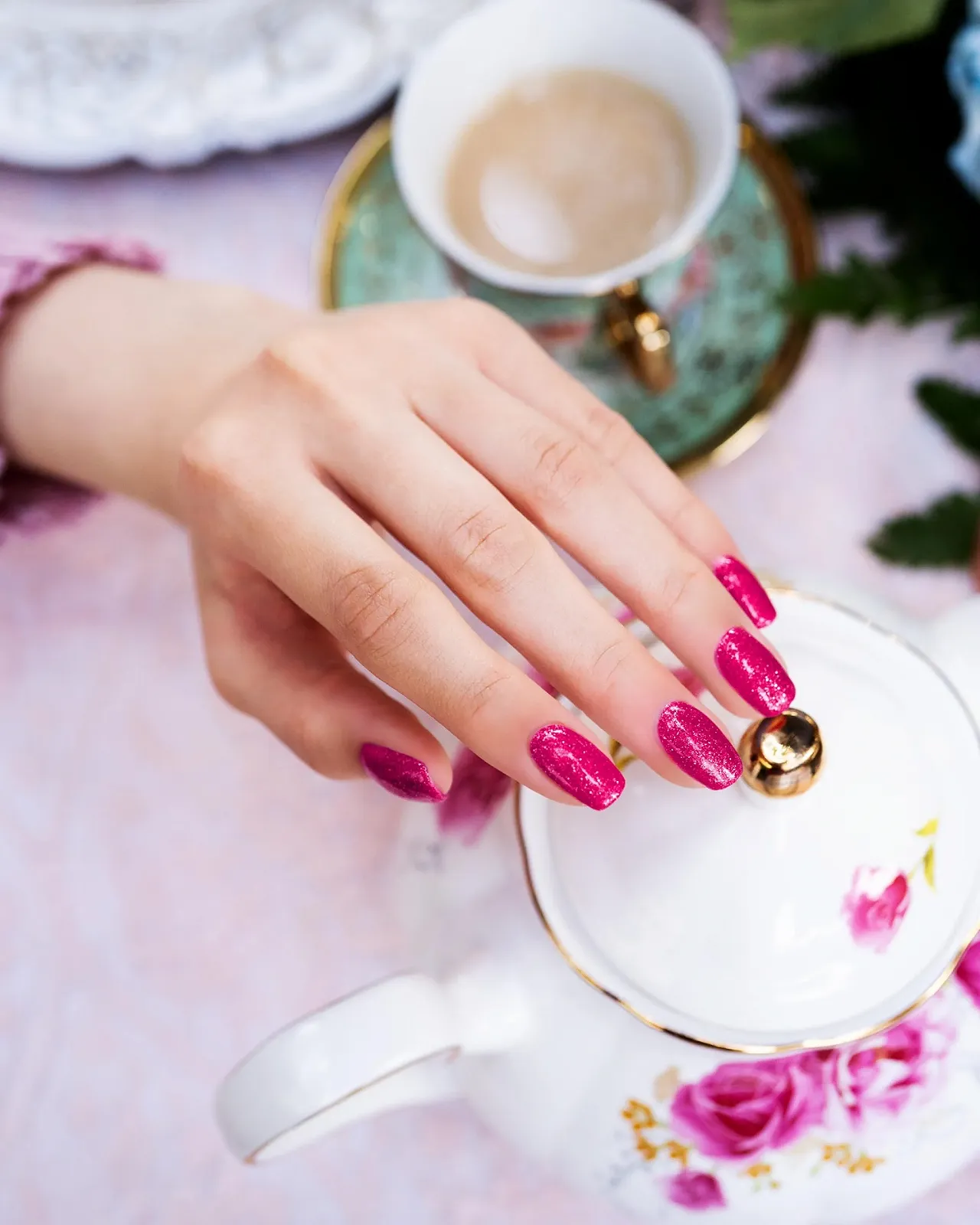 Гель-лак Gelish Mini High Voltage Розовый/Розовый глиттер, 9 мл, фото №3 Гель-лак Gelish Mini High Voltage Розовый/Розовый глиттер, 9 мл, фото №3