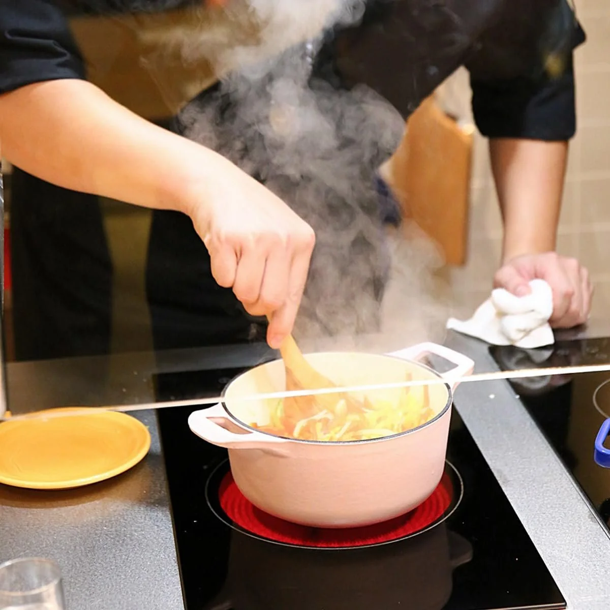 Каструля-сотейник La Cuisine Чавунна емальована 24 см 3.5 л Рожева, фото №5