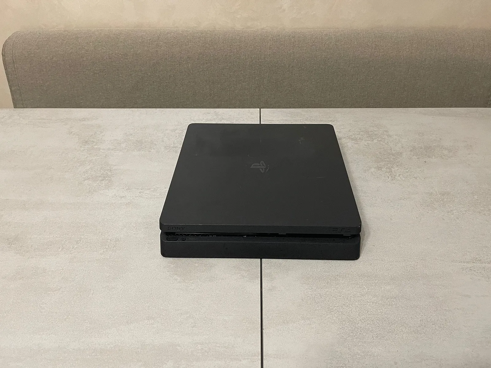 Ігрова приставка Sony Playstation PS4 CUH-2215B Slim, 500GB, фото №1 Ігрова приставка Sony Playstation PS4 CUH-2215B Slim, 500GB, фото №1