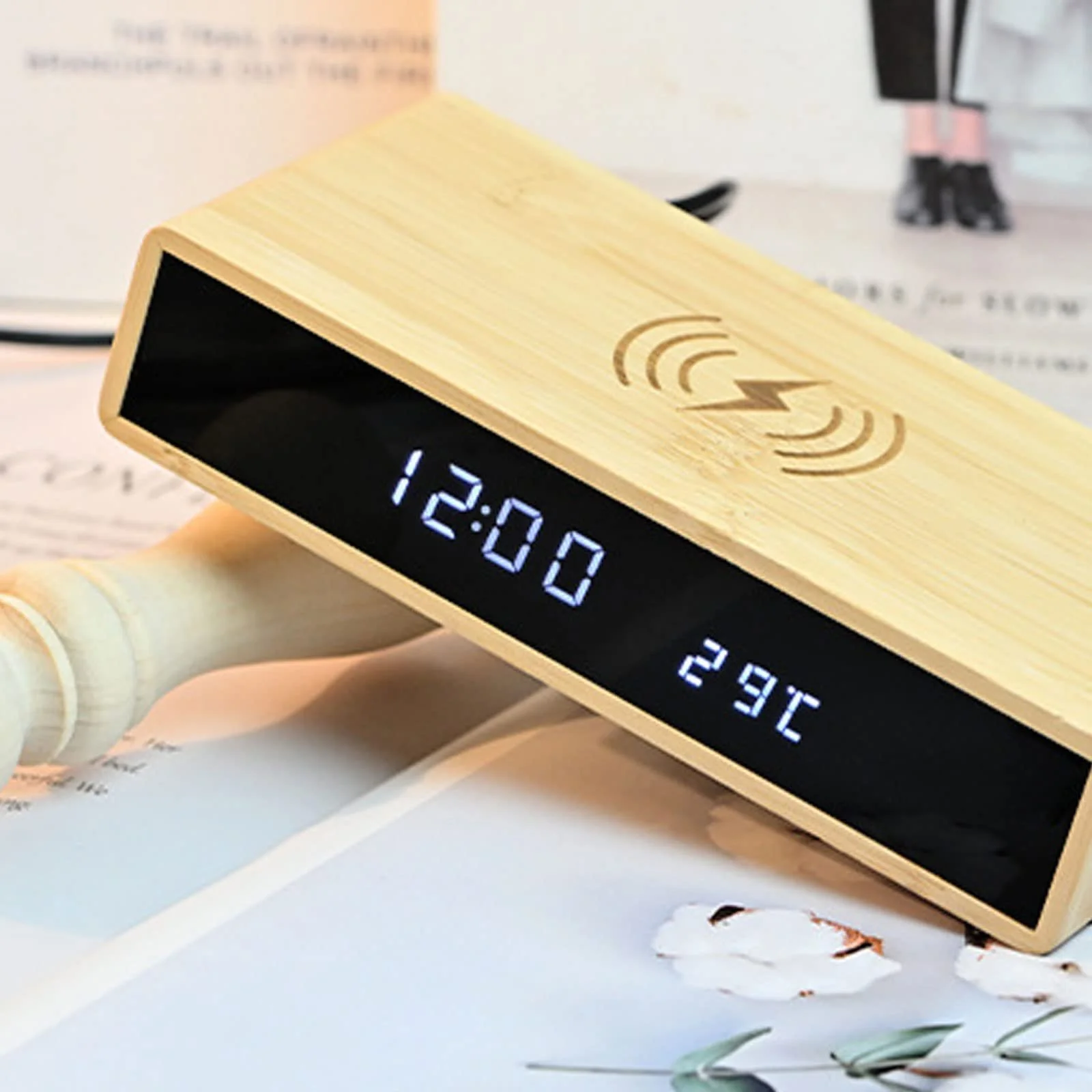 Цифровой деревянный будильник Ruiqas с беспроводной зарядной станцией 10 Вт, 3 будильника, повтор сигнала и отображение температуры, фото №6