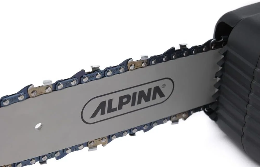 Аккумуляторная цепная пила Alpina ACS 20 Li Kit / 700W / Бесщеточная / 25 см шина / 20V / 4 Ah / Черный, фото №6 Аккумуляторная цепная пила Alpina ACS 20 Li Kit / 700W / Бесщеточная / 25 см шина / 20V / 4 Ah / Черный, фото №6