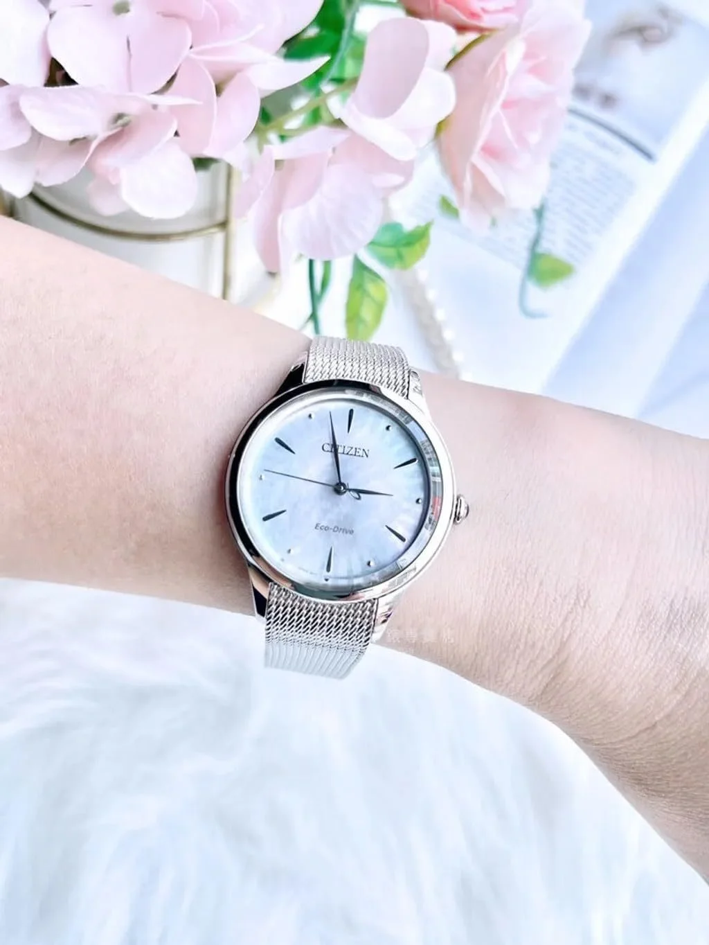 Мужские аналоговые часы CITIZEN EM1150-86D серебристые с ремешком из нержавеющей стали, браслет, фото №4