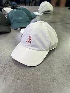 Кепка Brunello Cucinelli молочна з червоним логотипом gu598 - Фото 1