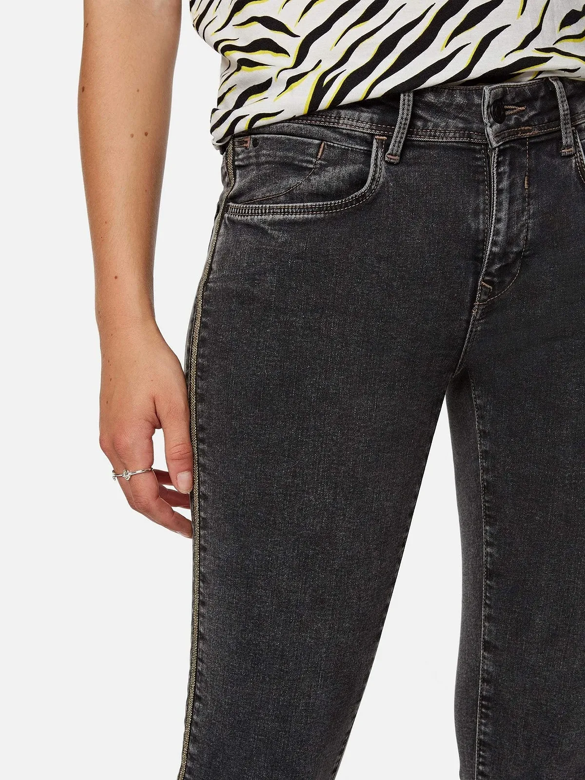 Женские джинсовые штаны MAVI ADRIANA Smoke Random Embellished - 29, фото №4 Женские джинсовые штаны MAVI ADRIANA Smoke Random Embellished - 29, фото №4