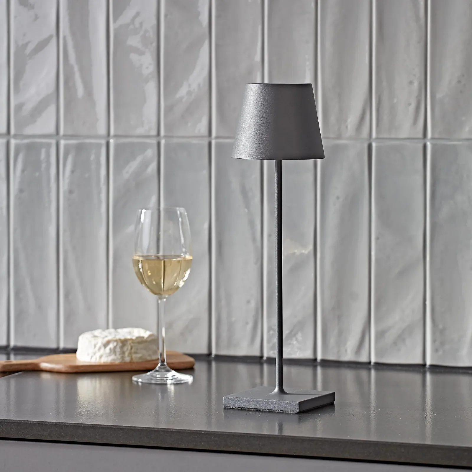 Настільна акумуляторна LED лампа SIGOR Nuindie 2.0 Димована IP54 Висота 38 см USB-C 12 год Графітовий сірий Упаковка 6 шт, фото №2