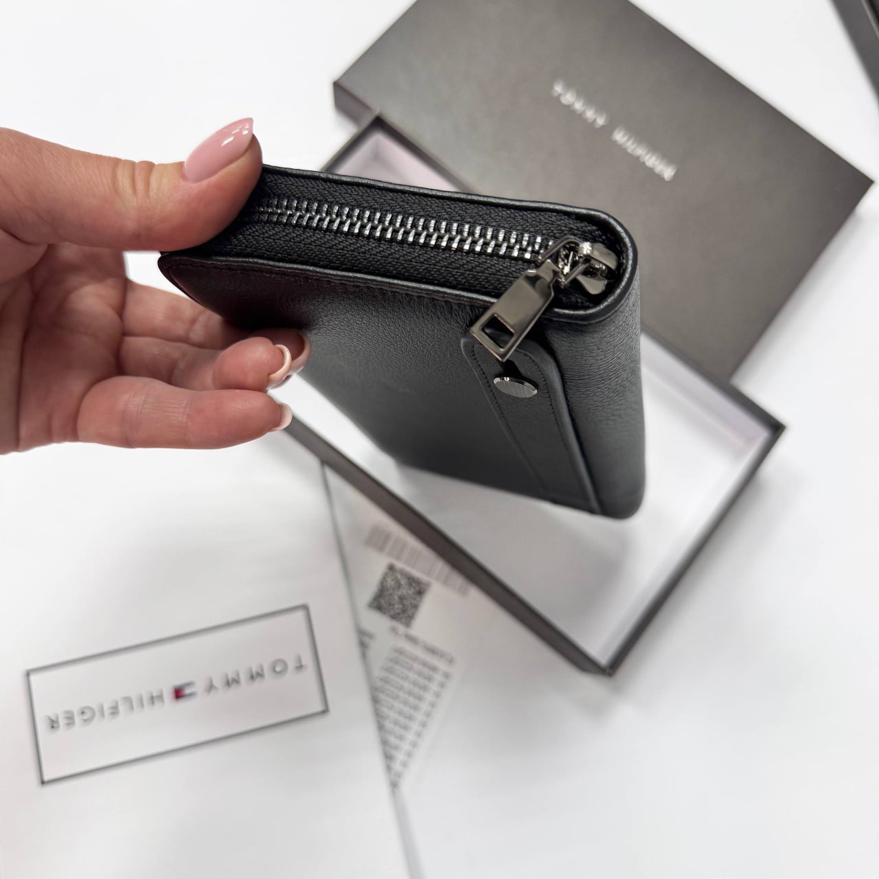 Мужской кошелек клатч на молнии из натуральной кожи Tommy Hilfiger, фото №5 Мужской кошелек клатч на молнии из натуральной кожи Tommy Hilfiger, фото №5