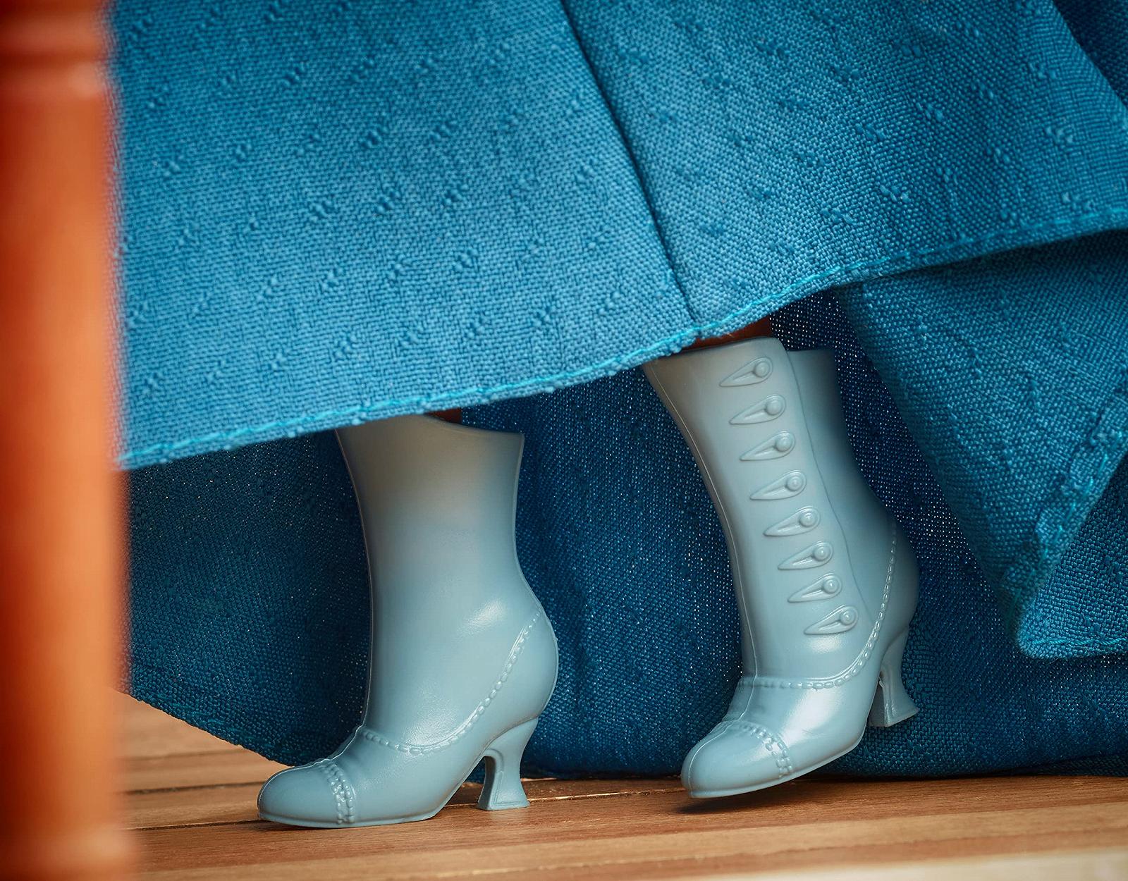 Лялька Barbie серії Inspiring Women Мадам Сі Джей Вокер з аксесуарами та підставкою, фото №5