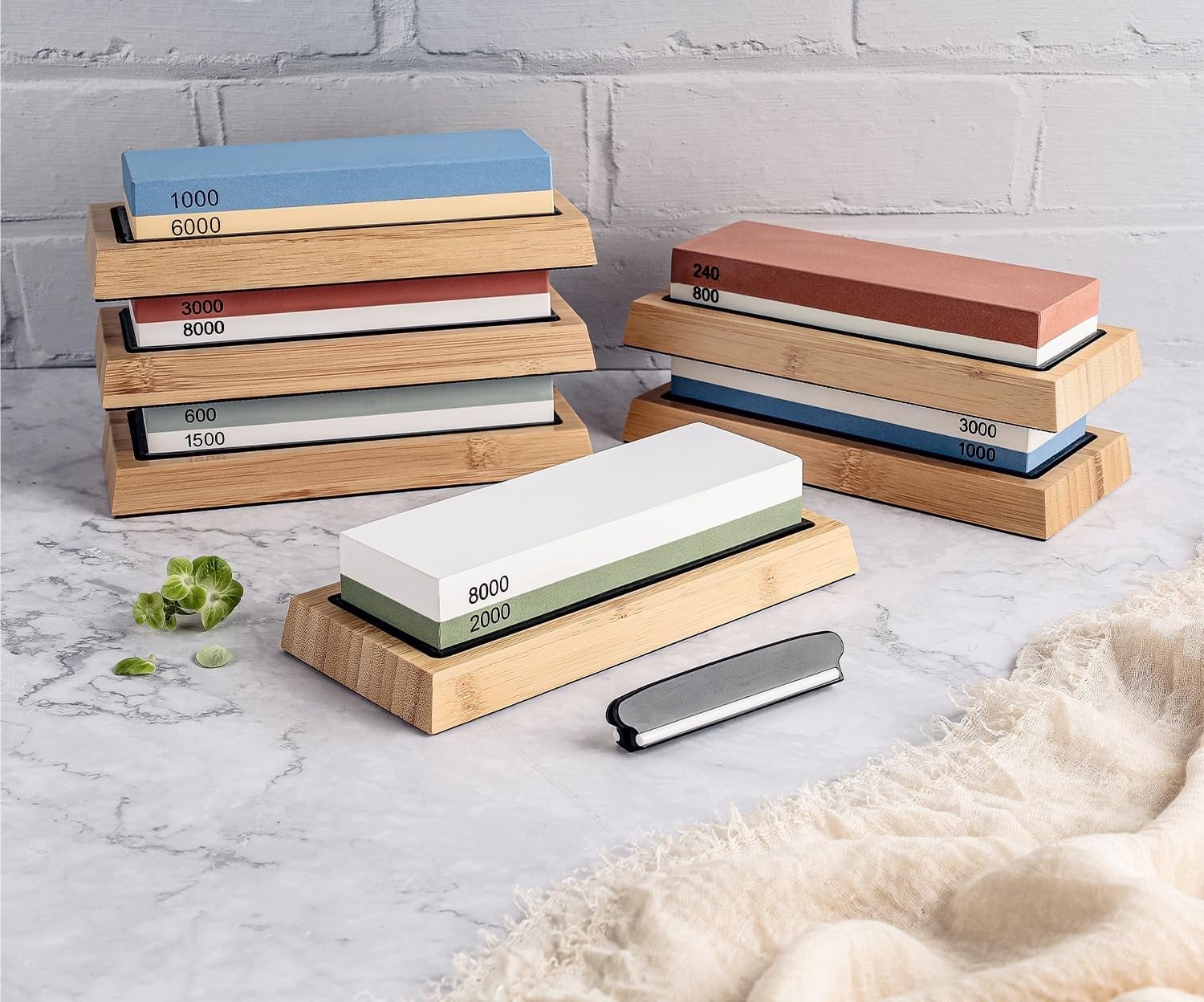 Точильный камень двухсторонний из белого корунда 3000-1000 с нескользящим основанием, фото №4