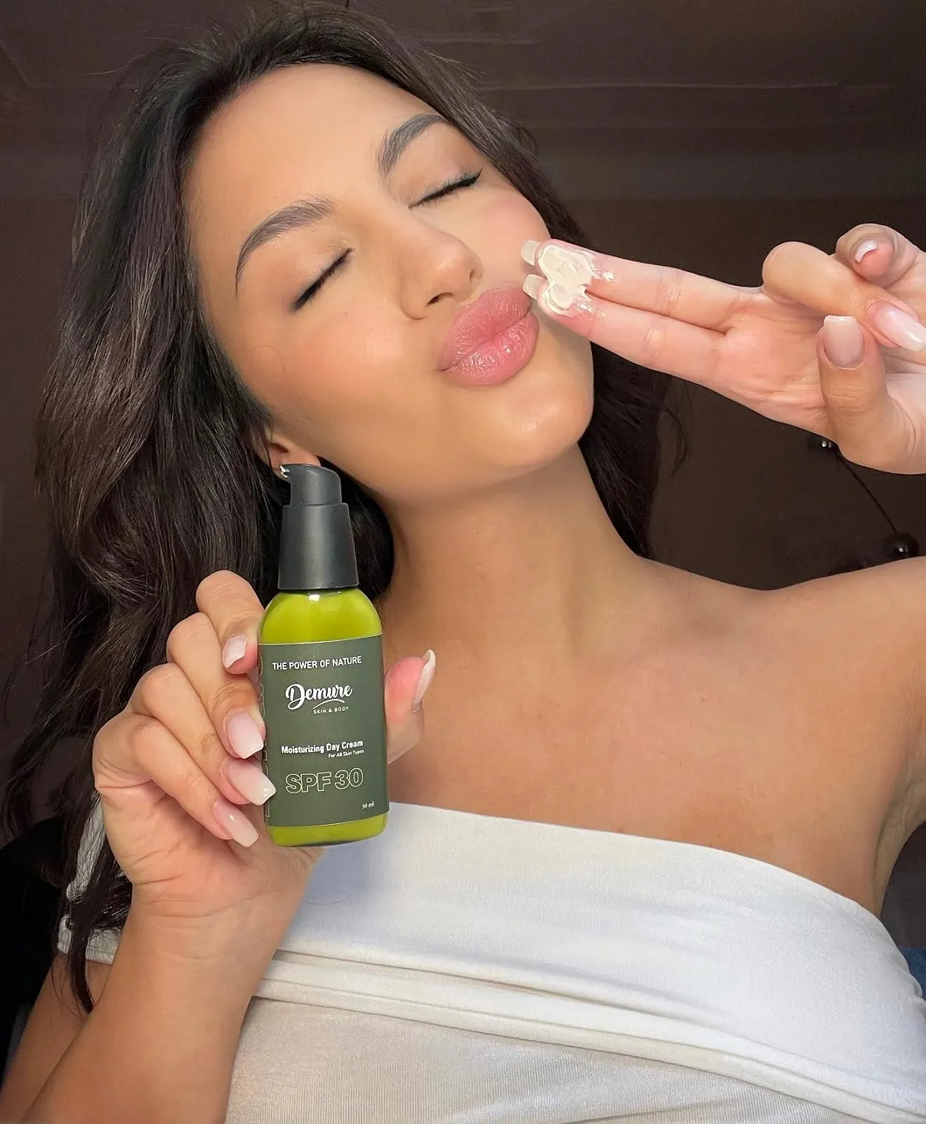 Денний крем для обличчя Demure Moisturising SPF 30 з гіалуроновою кислотою, пантенолом, вітаміном E та обліпихою, 50 мл, фото №5 Денний крем для обличчя Demure Moisturising SPF 30 з гіалуроновою кислотою, пантенолом, вітаміном E та обліпихою, 50 мл, фото №5