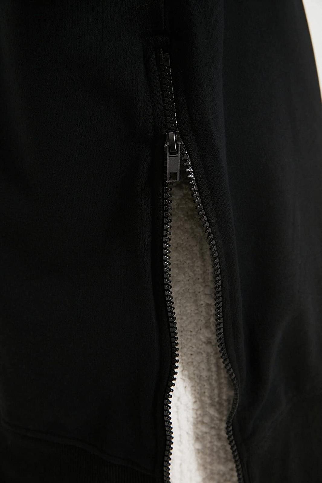 Женский свитшот Trendyol Oversize однотонный с воротником-стойкой, фото №5 Женский свитшот Trendyol Oversize однотонный с воротником-стойкой, фото №5