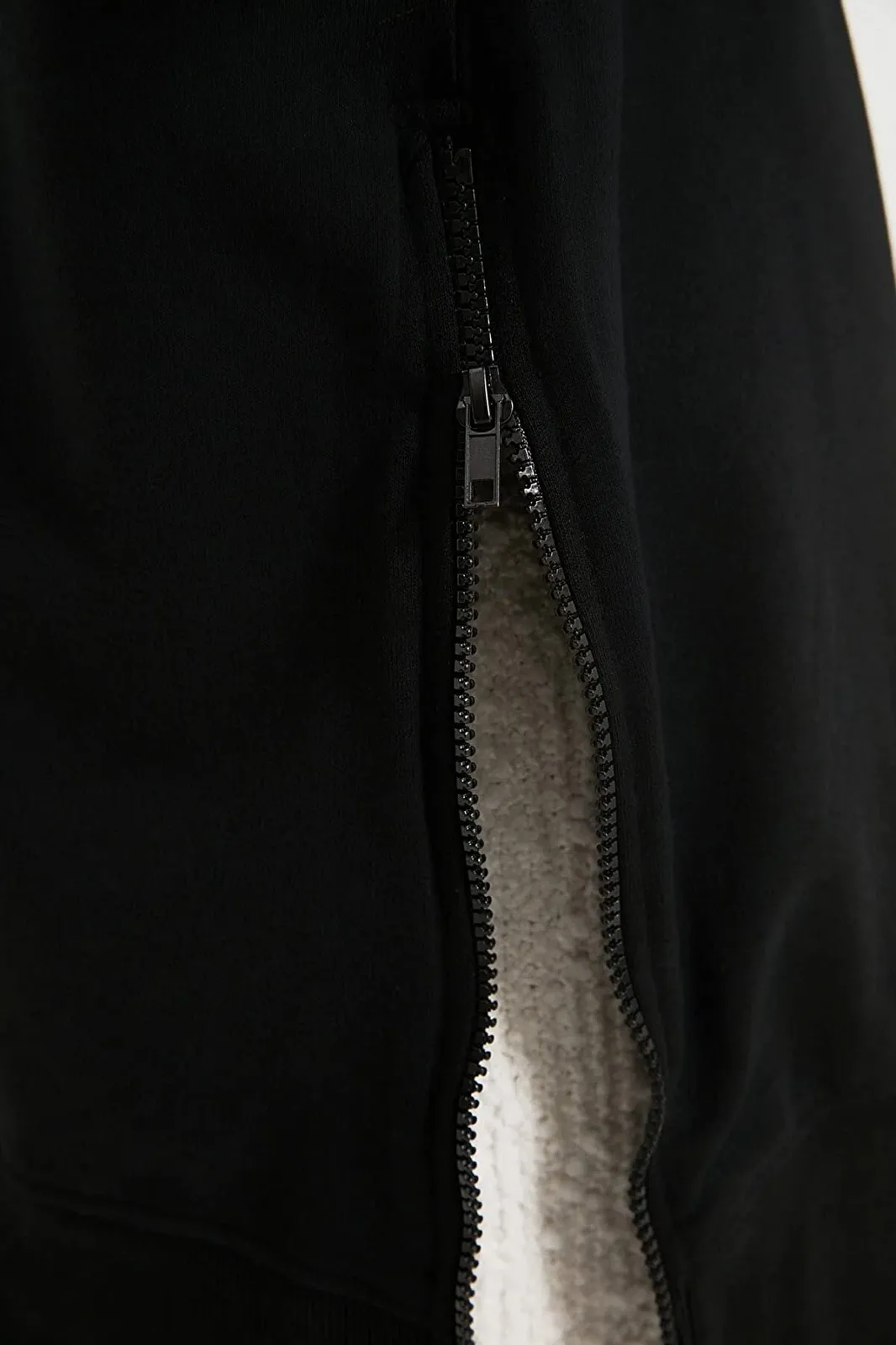 Жіночий світшот Trendyol Oversize, однотонний, з коміром-стійкою, фото №5 Жіночий світшот Trendyol Oversize, однотонний, з коміром-стійкою, фото №5