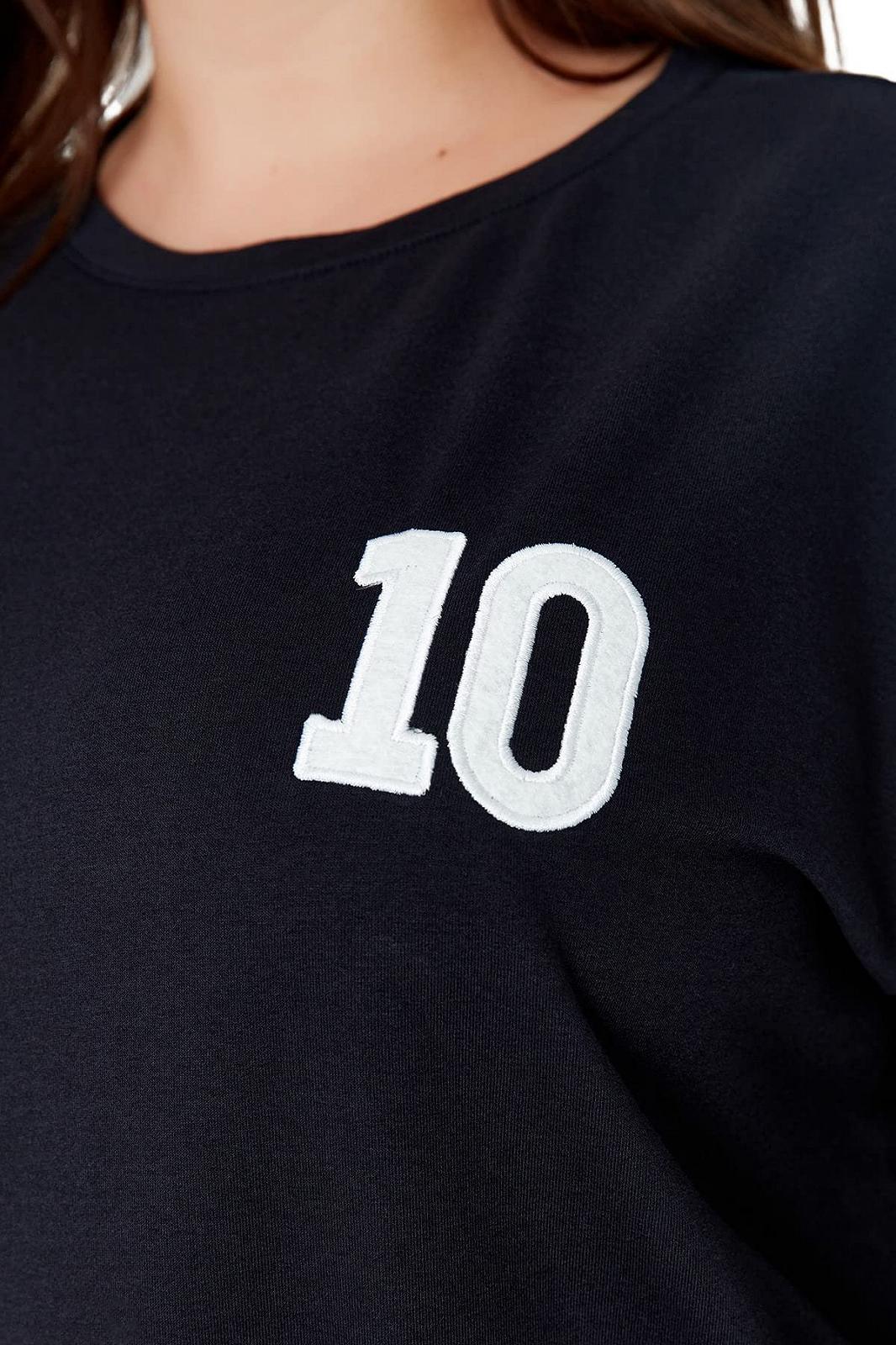 Женский свитшот TRENDYOL с круглым вырезом, однотонный, обычной посадки, большого размера, фото №4 Женский свитшот TRENDYOL с круглым вырезом, однотонный, обычной посадки, большого размера, фото №4