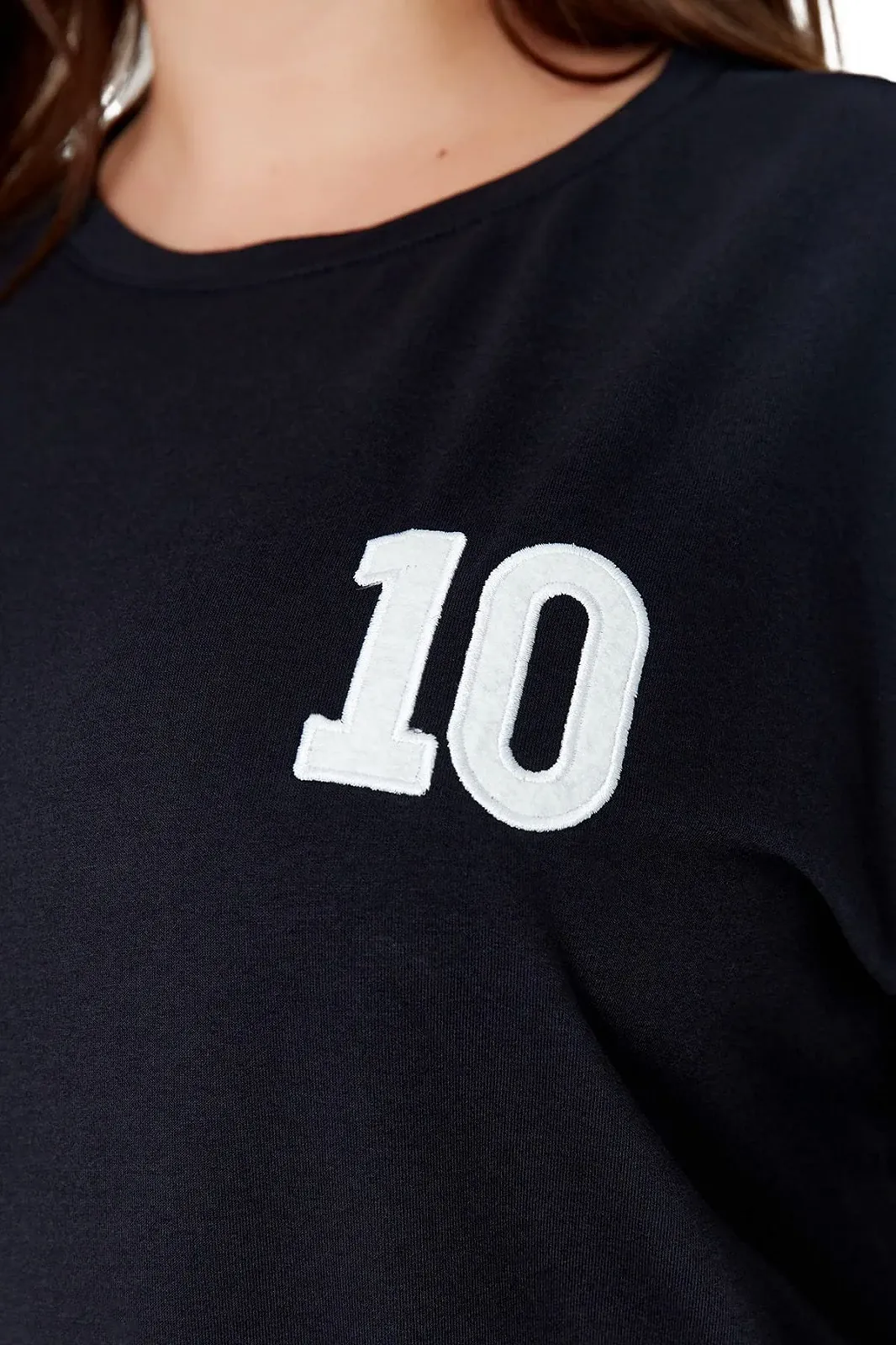 Женский свитшот TRENDYOL с круглым вырезом, однотонный, обычной посадки, большого размера, фото №4 Женский свитшот TRENDYOL с круглым вырезом, однотонный, обычной посадки, большого размера, фото №4