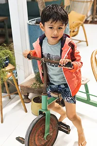 Куртка Koko Noko Літня Помаранчево-червона з капюшоном для хлопчика synthetic.ua - Фото 1