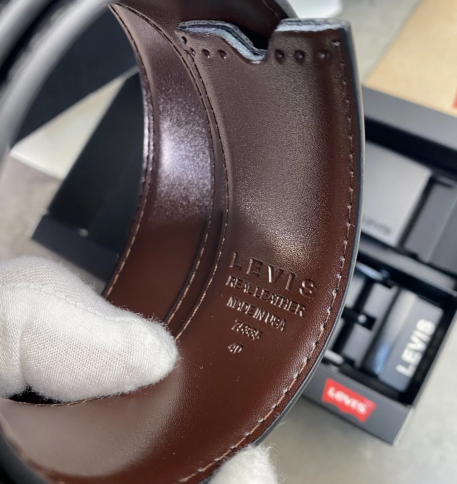 Ремень мужской кожаный брендовый с двумя пряжками в подарочной упаковке Levi's, фото №5 Ремень мужской кожаный брендовый с двумя пряжками в подарочной упаковке Levi's, фото №5