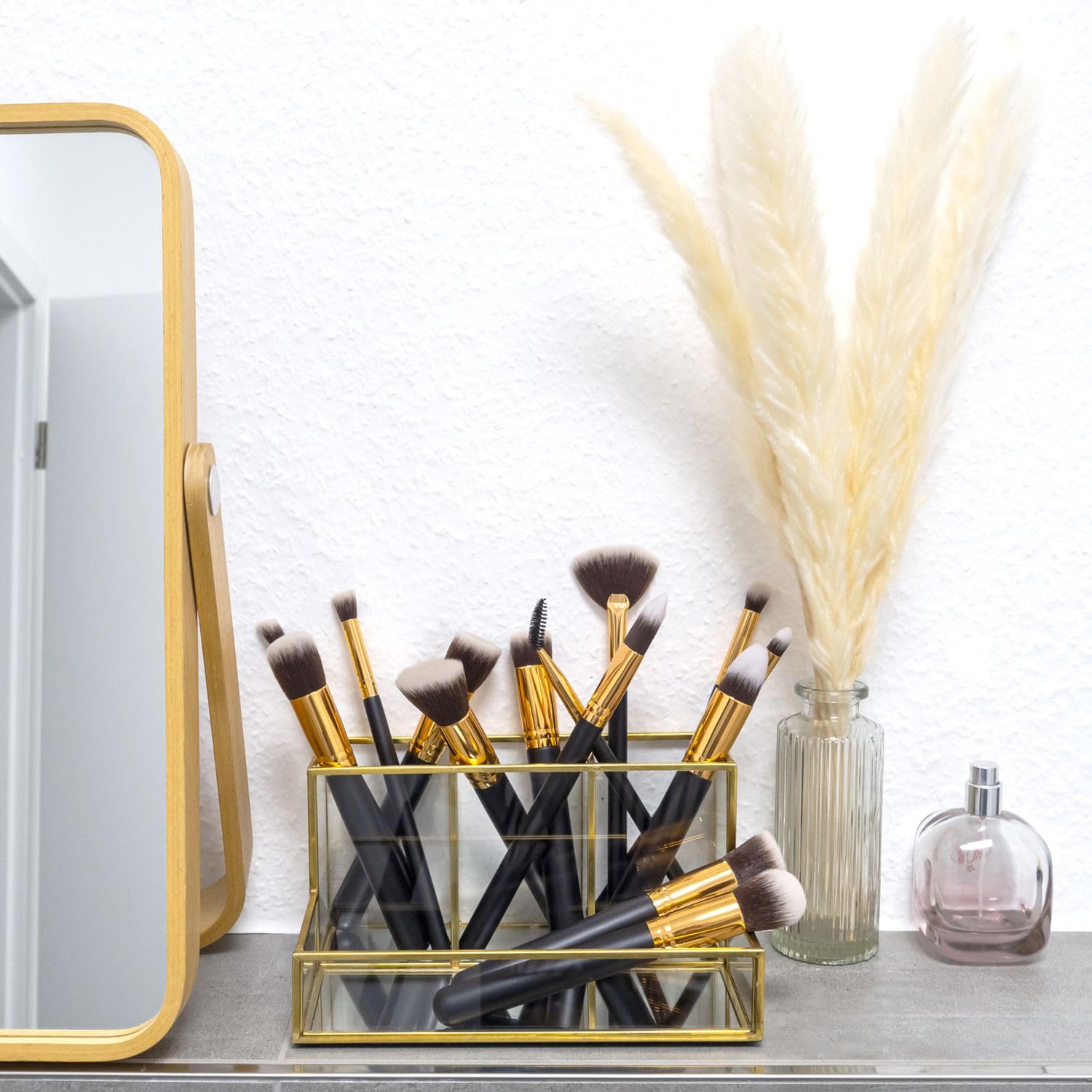 Набір Intirilife Пензлі для макіяжу 16 штук синтетичні професійні для пудри рум’ян тонального крему тіней губ брів, фото №4 Набір Intirilife Пензлі для макіяжу 16 штук синтетичні професійні для пудри рум’ян тонального крему тіней губ брів, фото №4