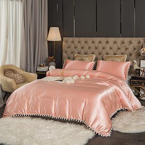 Комплект постільної білизни Satin Freyamy 135 x 200 см, 4 предмети, розкішний з помпонами та китицями, гладкий шовковистий блискучий сатин, рожевий, сучасний романтичний літній комплект постільної білизни: 1 підковдра + наволочка 80 x 80 см з блискавками synthetic.ua - Фото 1
