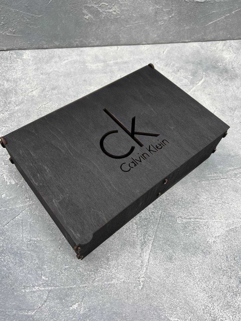 Подарок для мужчины: кожаный ремень и кошелёк Calvin Klein в подарочной коробке, фото №4