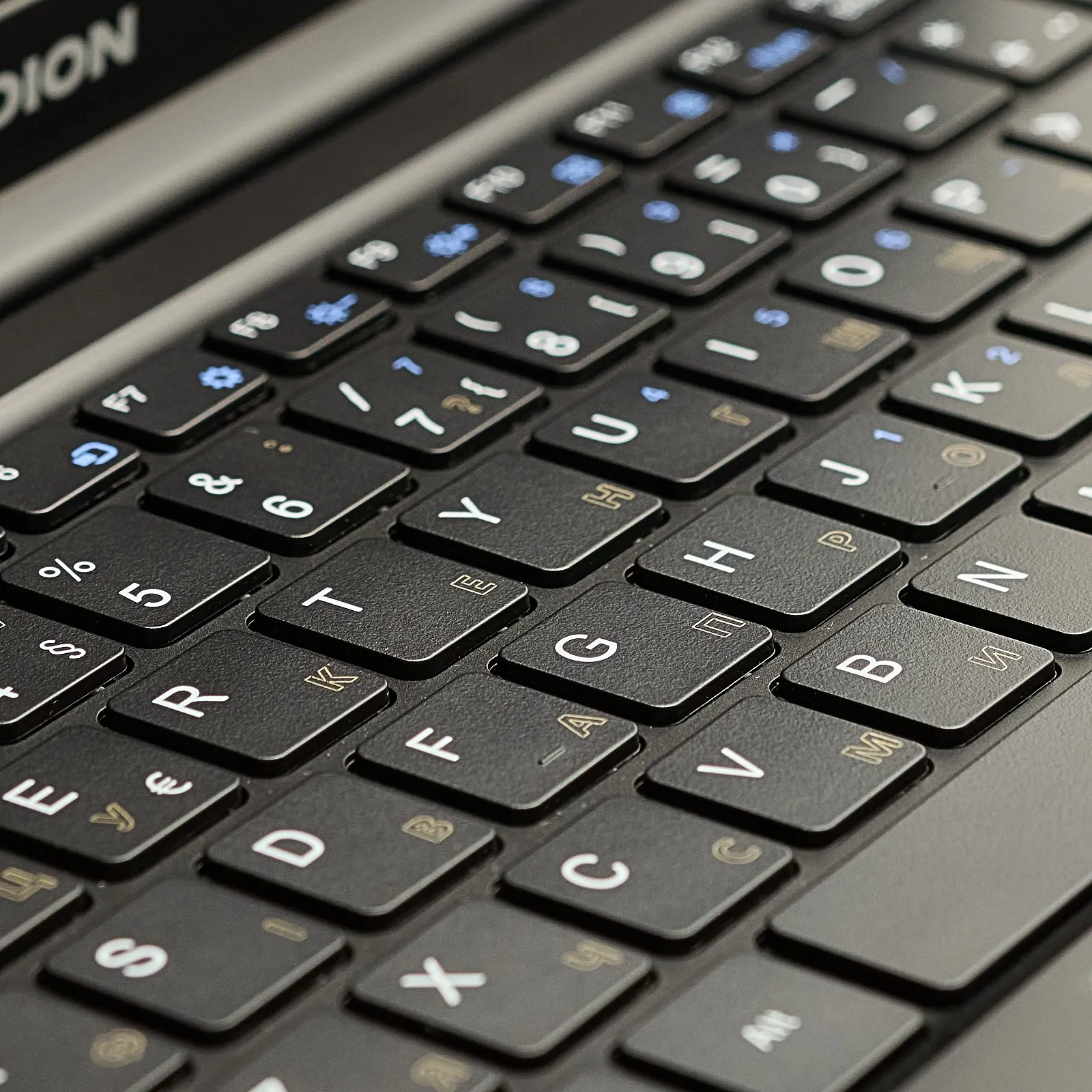 Ноутбук 14" Medion (Lenovo Group) Akoya E4251 | Intel Celeron | IPS (1920x1080) FullHD | RAM DDR4 4 ГБ | SSD M2 128 ГБ | Металевий корпус | Ультрабук | АКБ до 8 годин | Win10 (4729), фото №2