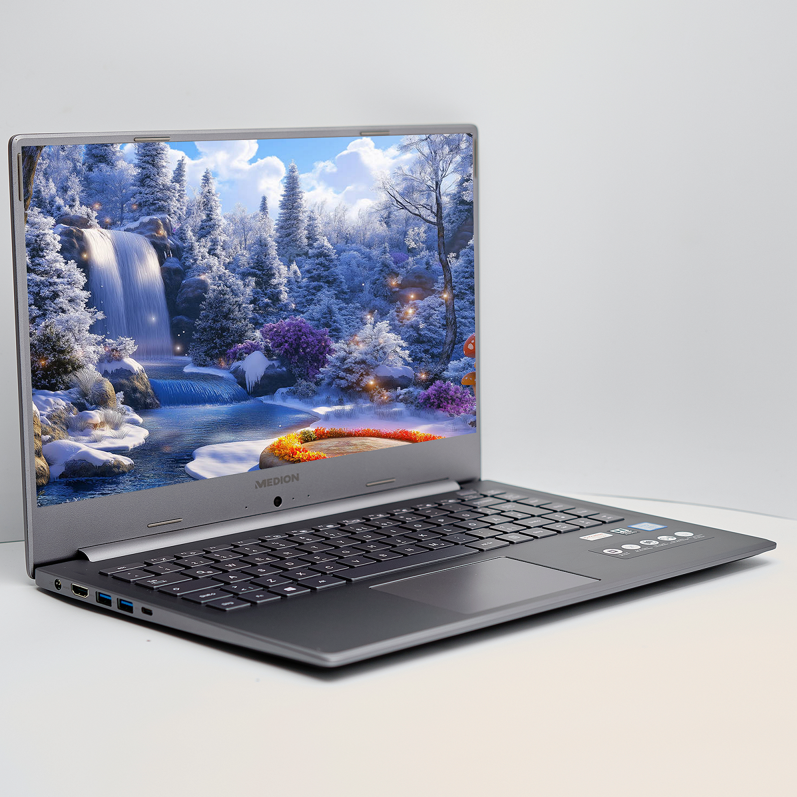 Ноутбук 15.6'' Medion (Lenovo Group) Akoya S6445 | Intel Core i3-8145U | IPS (1920x1080) FullHD | RAM DDR4 16 ГБ | SSD 256 ГБ | Intel UHD Graphics 620 | Металевий корпус | Win10 (5094), фото №4