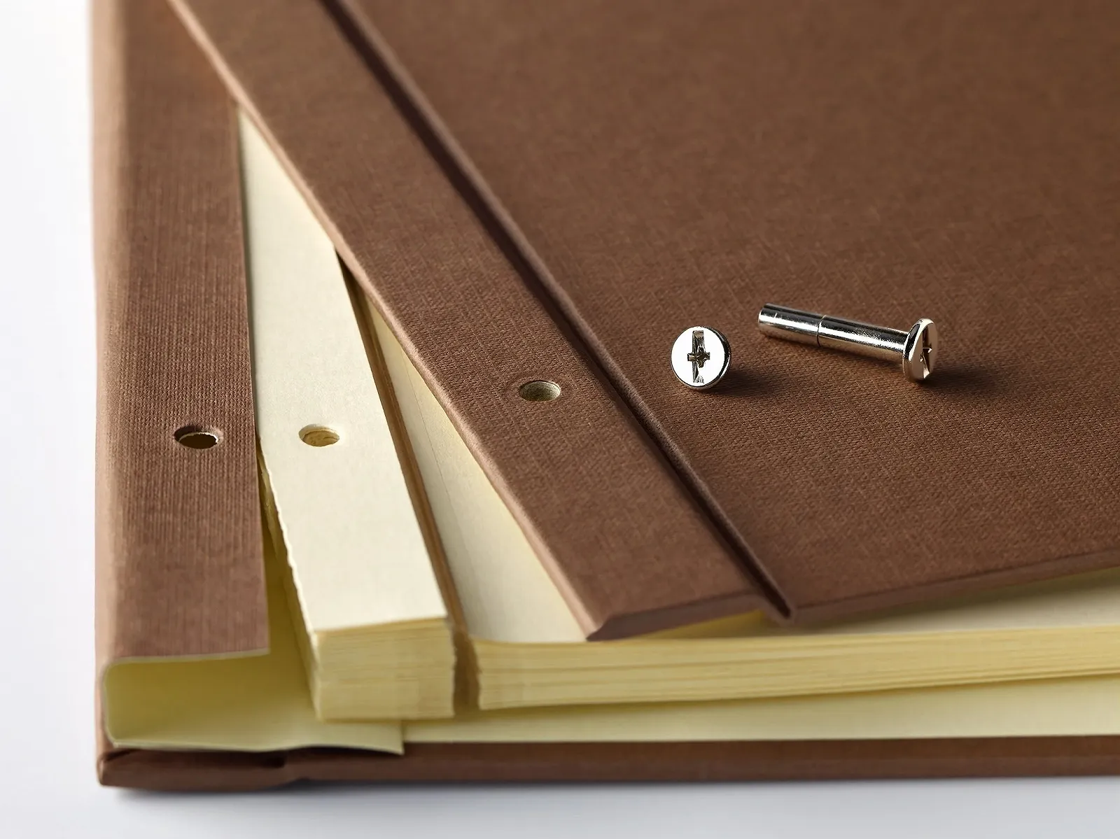 Фотоальбом на кольцах Walther Sinfonia Дизайн 'Friends' Forever weiss, 30 x 33 см, фото №3 Фотоальбом на кольцах Walther Sinfonia Дизайн 'Friends' Forever weiss, 30 x 33 см, фото №3