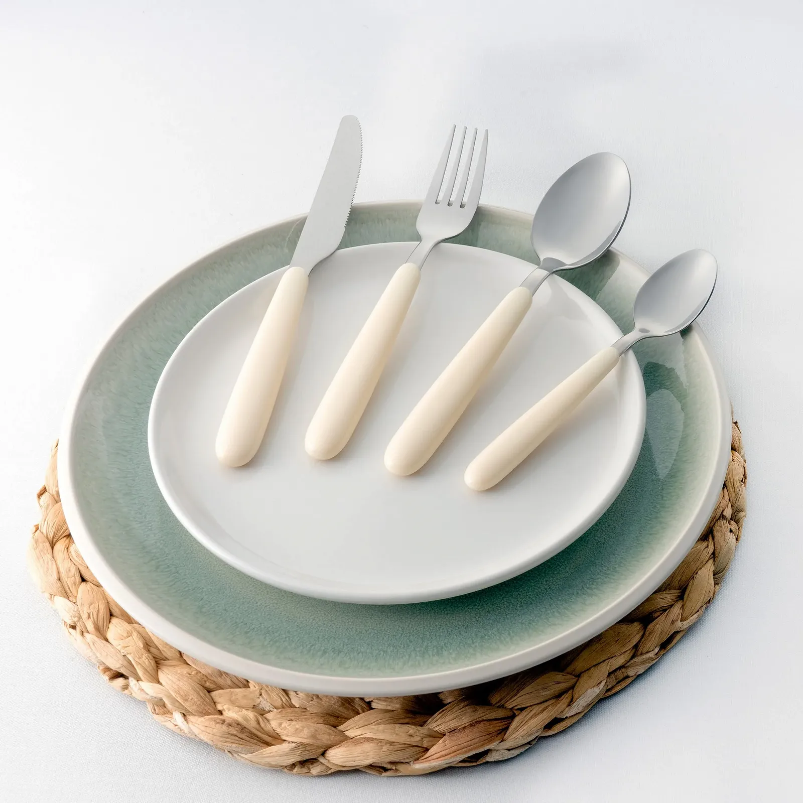 Набір столових приборів Grunwerg Bistro 16 предметів, нержавіюча сталь 18/0, заокруглена ручка, білий, фото №2 Набір столових приборів Grunwerg Bistro 16 предметів, нержавіюча сталь 18/0, заокруглена ручка, білий, фото №2