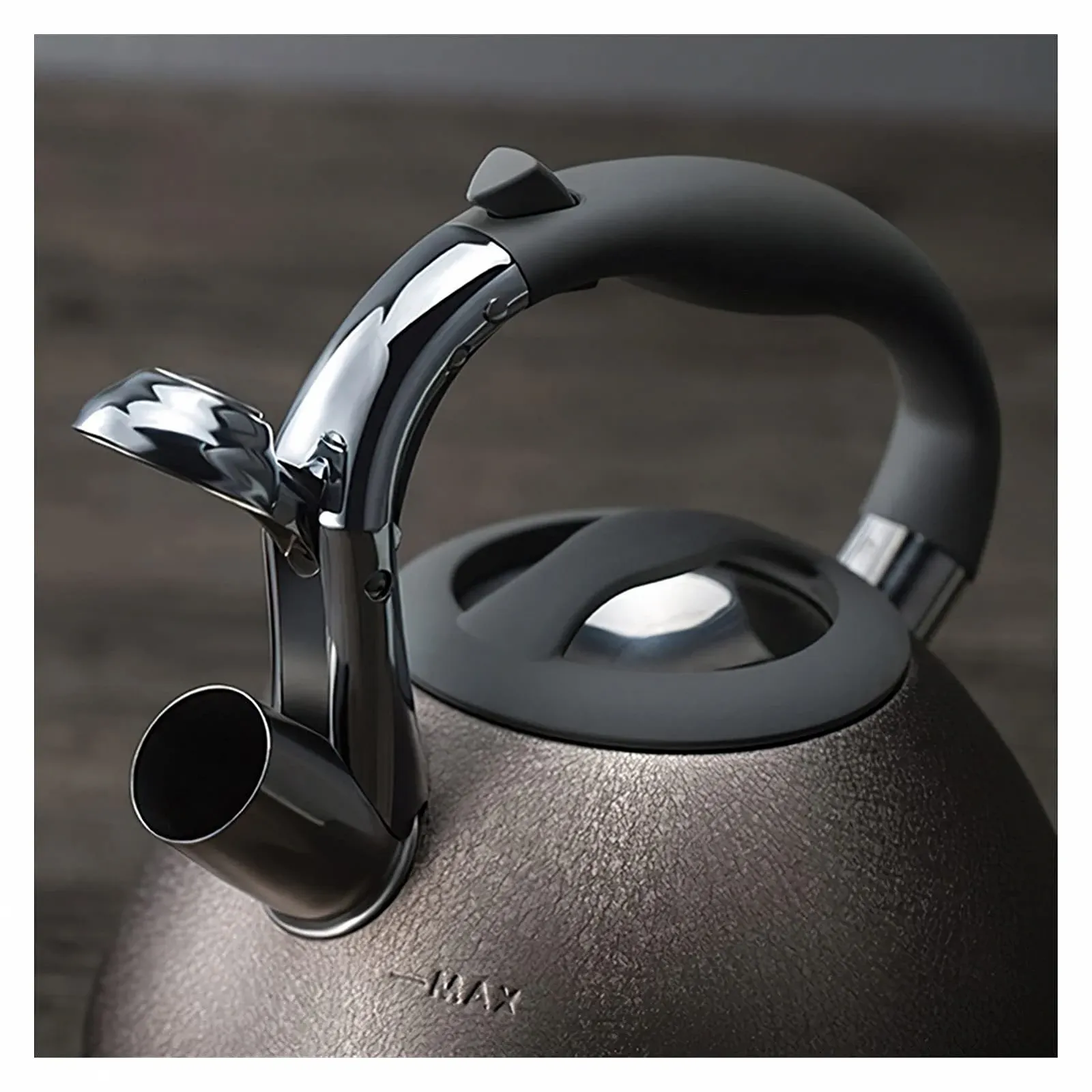 Чайник з нержавіючої сталі з свистком Hemisphere Bronze 3 L, фото №5 Чайник з нержавіючої сталі з свистком Hemisphere Bronze 3 L, фото №5