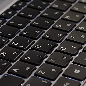 Ноутбук 15.6" Medion (Lenovo Group) Akoya E15408 | Intel Core i5-1135G7 | IPS (1920x1080) FullHD | RAM 8 ГБ | SSD 256 ГБ | Intel Iris Xe Graphics | Метал | Підсвітка клавітаруи | Зарядка через Type-C | Win10 (377) synthetic.ua - Фото 1