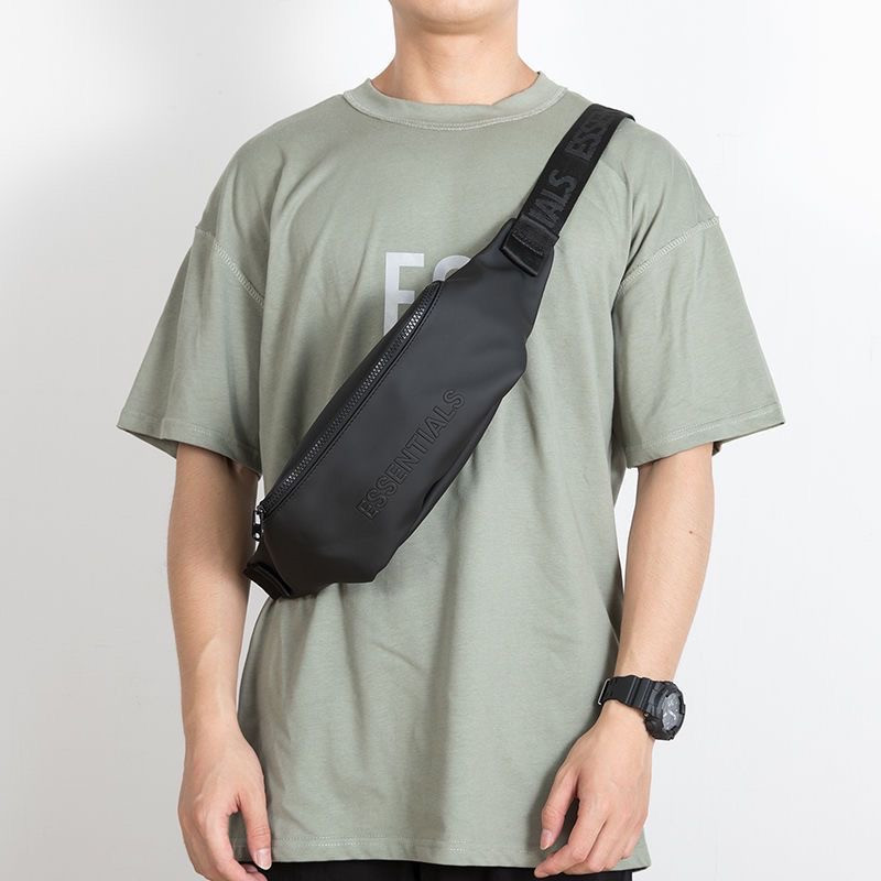 Поясна сумка через плече бананка ESSENTIALS Чорний, фото №1 Поясна сумка через плече бананка ESSENTIALS Чорний, фото №1