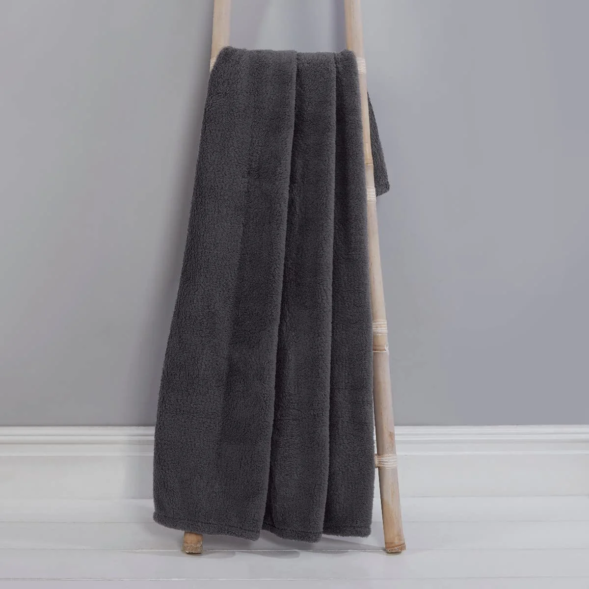 Плед Sleepdown Super Soft Warm Cosy Teddy Fleece 125x150см Вугільний Поліестер, фото №2 Плед Sleepdown Super Soft Warm Cosy Teddy Fleece 125x150см Вугільний Поліестер, фото №2