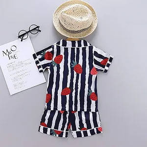 Дитячий флісовий піжамний комплект: кофта з круглим вирізом, одяг з довгими рукавами ціна на synthetic.ua - Фото 1 Дитячий флісовий піжамний комплект: кофта з круглим вирізом, одяг з довгими рукавами synthetic.ua - Фото 1