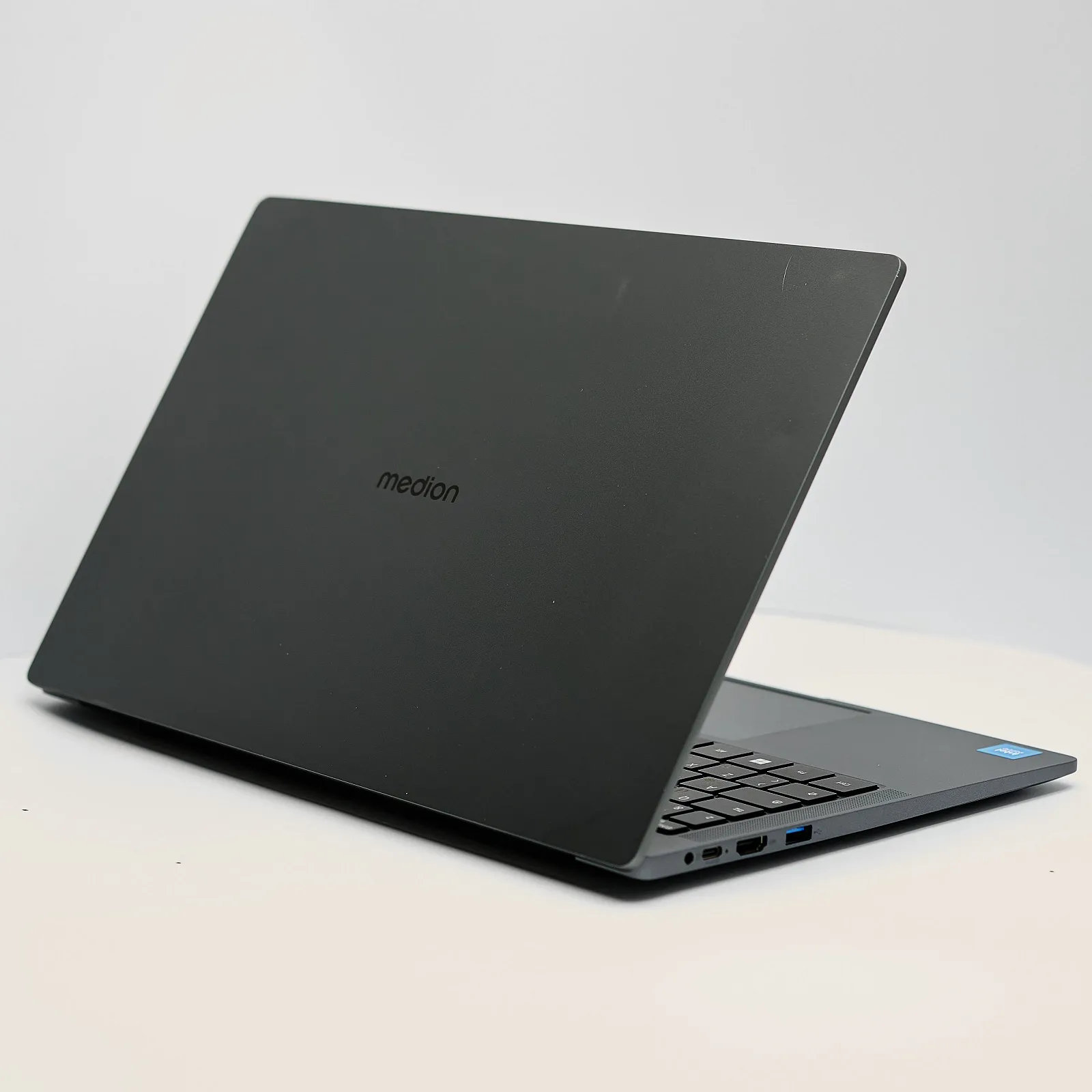 Ноутбук 15.6" Medion (Lenovo Group) Akoya E15223 | Intel Alder Lake N100 | IPS (1920x1080) FullHD | RAM LPDDR5 4 ГБ | SSD 128 ГБ | Intel UHD Graphics | Металевий корпус | Wi-Fi 5 | Win11 (4952), фото №5 Ноутбук 15.6" Medion (Lenovo Group) Akoya E15223 | Intel Alder Lake N100 | IPS (1920x1080) FullHD | RAM LPDDR5 4 ГБ | SSD 128 ГБ | Intel UHD Graphics | Металевий корпус | Wi-Fi 5 | Win11 (4952), фото №5