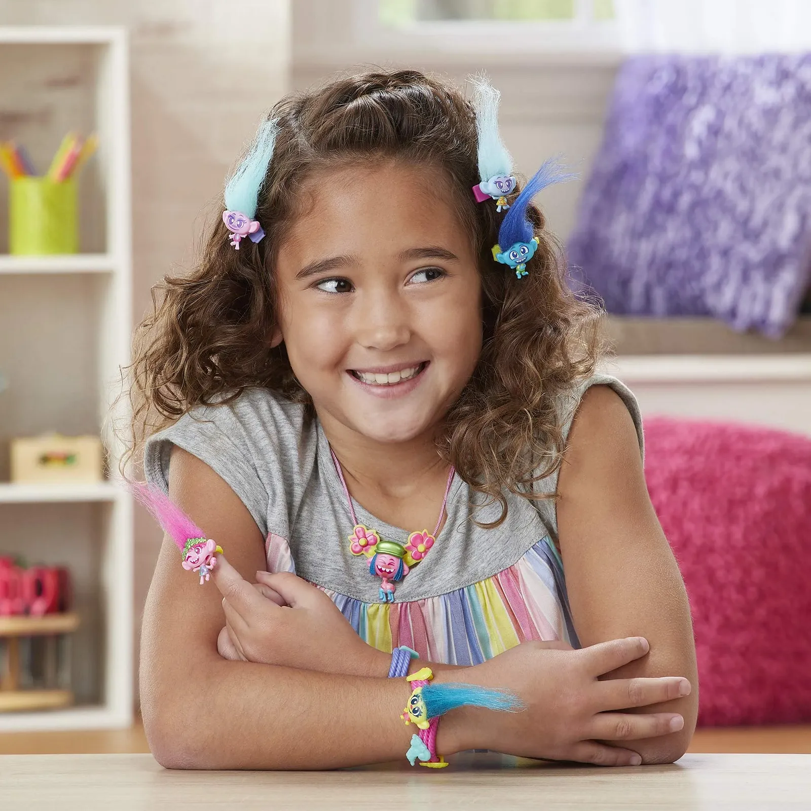 Фигурки DREAMWORKS TROLLS Tiny Dancers Greatest Hits 6 фигурок, ожерелье, 2 браслета и больше, фото №5 Фигурки DREAMWORKS TROLLS Tiny Dancers Greatest Hits 6 фигурок, ожерелье, 2 браслета и больше, фото №5