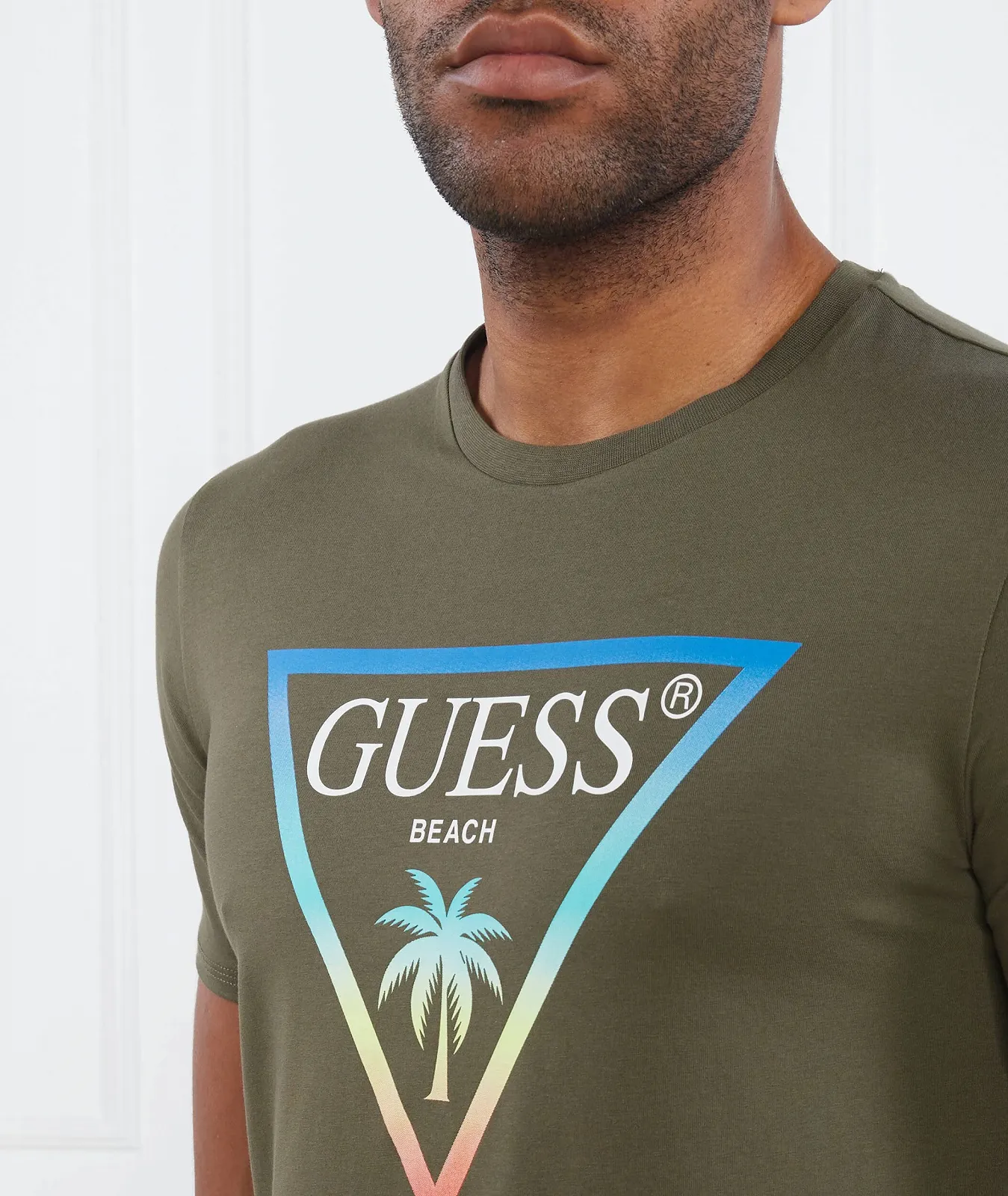 Чоловіча футболка Guess - Basic Logo Triangle Tee (SS CN BASIC LOGO TRIANGLE) Оливковий - M, фото №4