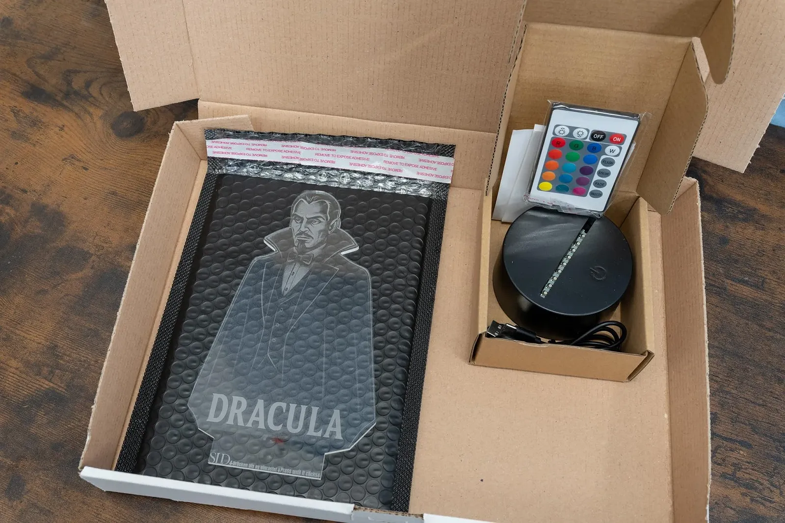 Настольная лампа Dracula LED 3D Vampire Motif Colour Changing Remote Acrylic Made in Germany, фото №8