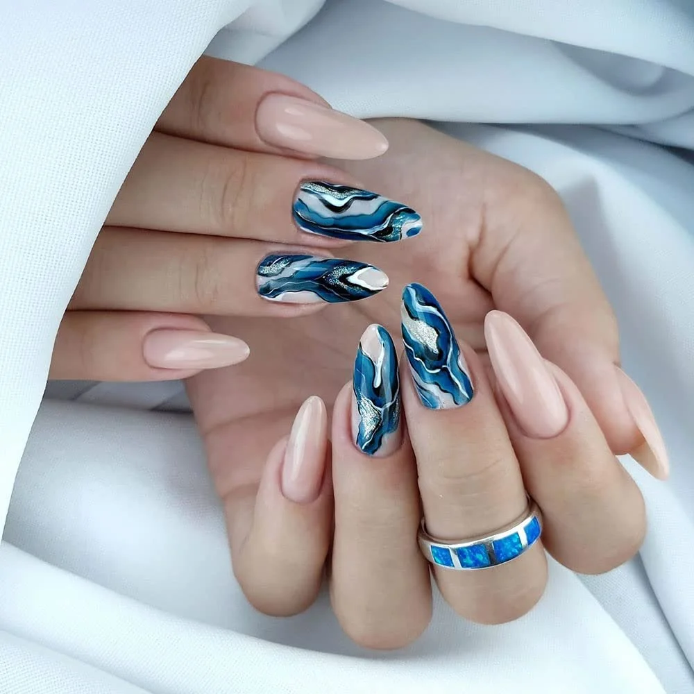 Гель-лак PALU LAS VEGAS FGL2 Серебряный, фото №3 Гель-лак PALU LAS VEGAS FGL2 Серебряный, фото №3