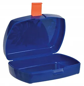 Набор детской посуды Le King Lion со стаканом 220 мл, глубокой тарелкой диаметром 16 см, тарелкой диаметром 22 см, чашкой 350 мл, бутылкой для питья 350 мл, ланчбоксом и 2 крышками высотой 13.5 см многоразовый synthetic.ua - Фото 1