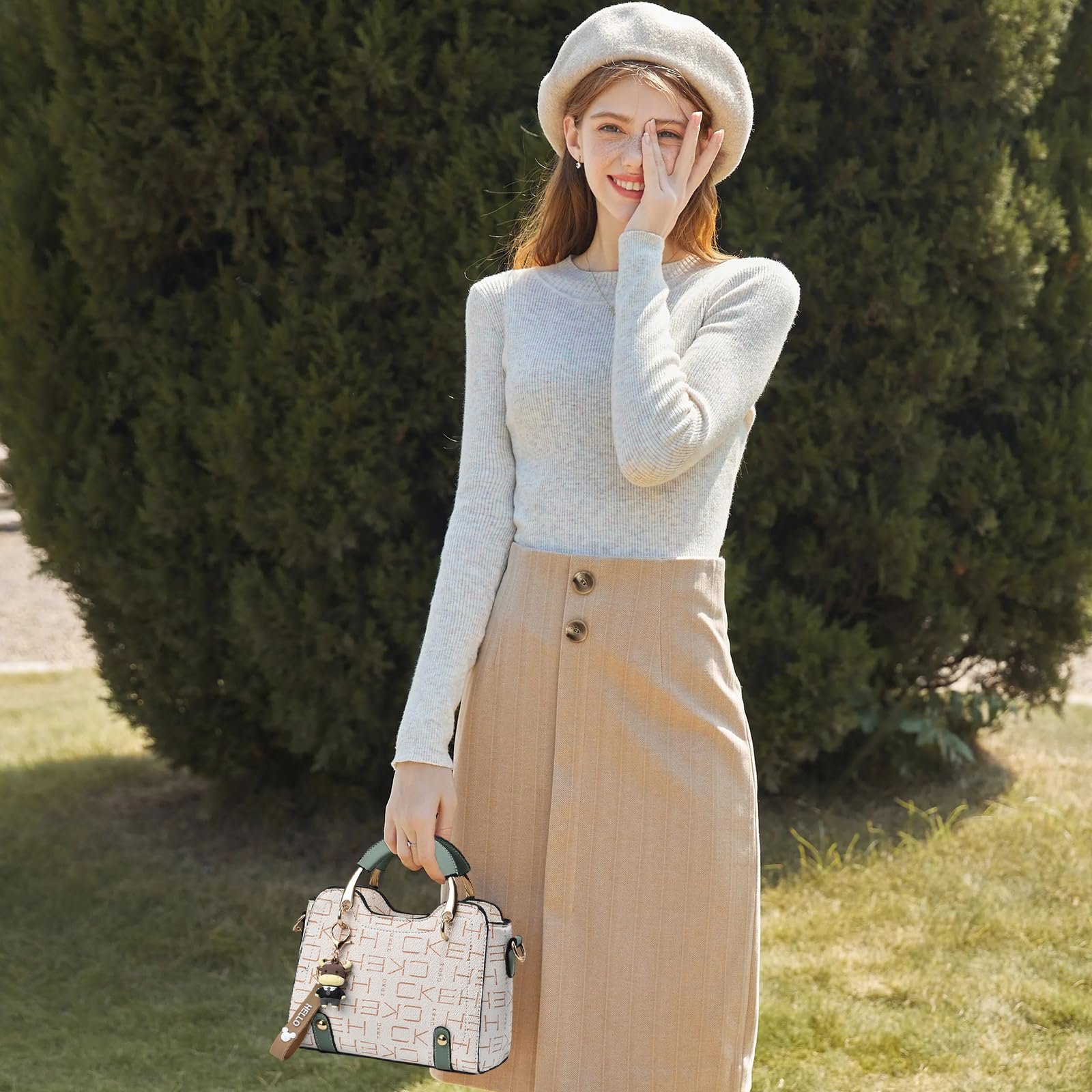 Сумка з верхньою ручкою NICOLE & DORIS Маленька Жіноча Сумка на Плече Модна Сумка на Плече з PU Шкіри Міні Сумка з Підвіскою, Зелений з Літерами, фото №2 Сумка з верхньою ручкою NICOLE & DORIS Маленька Жіноча Сумка на Плече Модна Сумка на Плече з PU Шкіри Міні Сумка з Підвіскою, Зелений з Літерами, фото №2