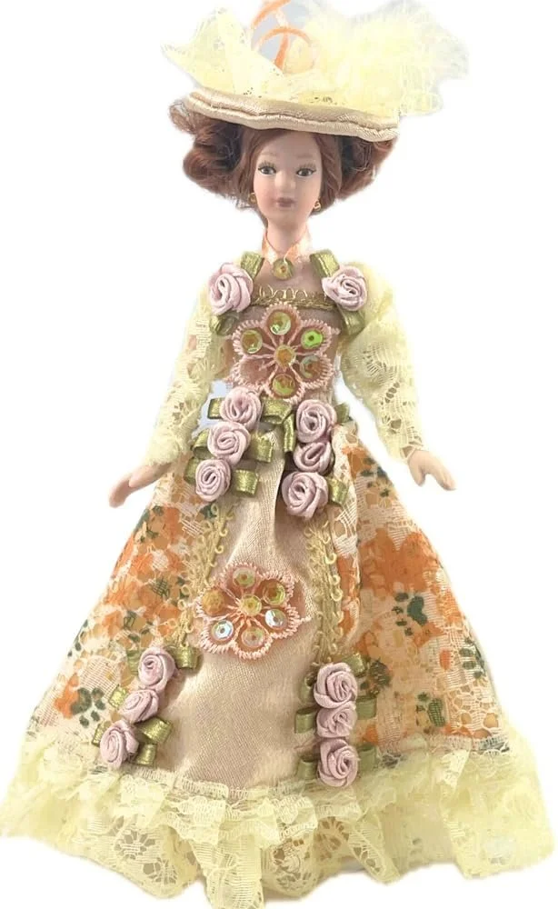 Кукла Викторианская Леди из фарфора в золотом 150 мм, фото №1 Кукла Викторианская Леди из фарфора в золотом 150 мм, фото №1