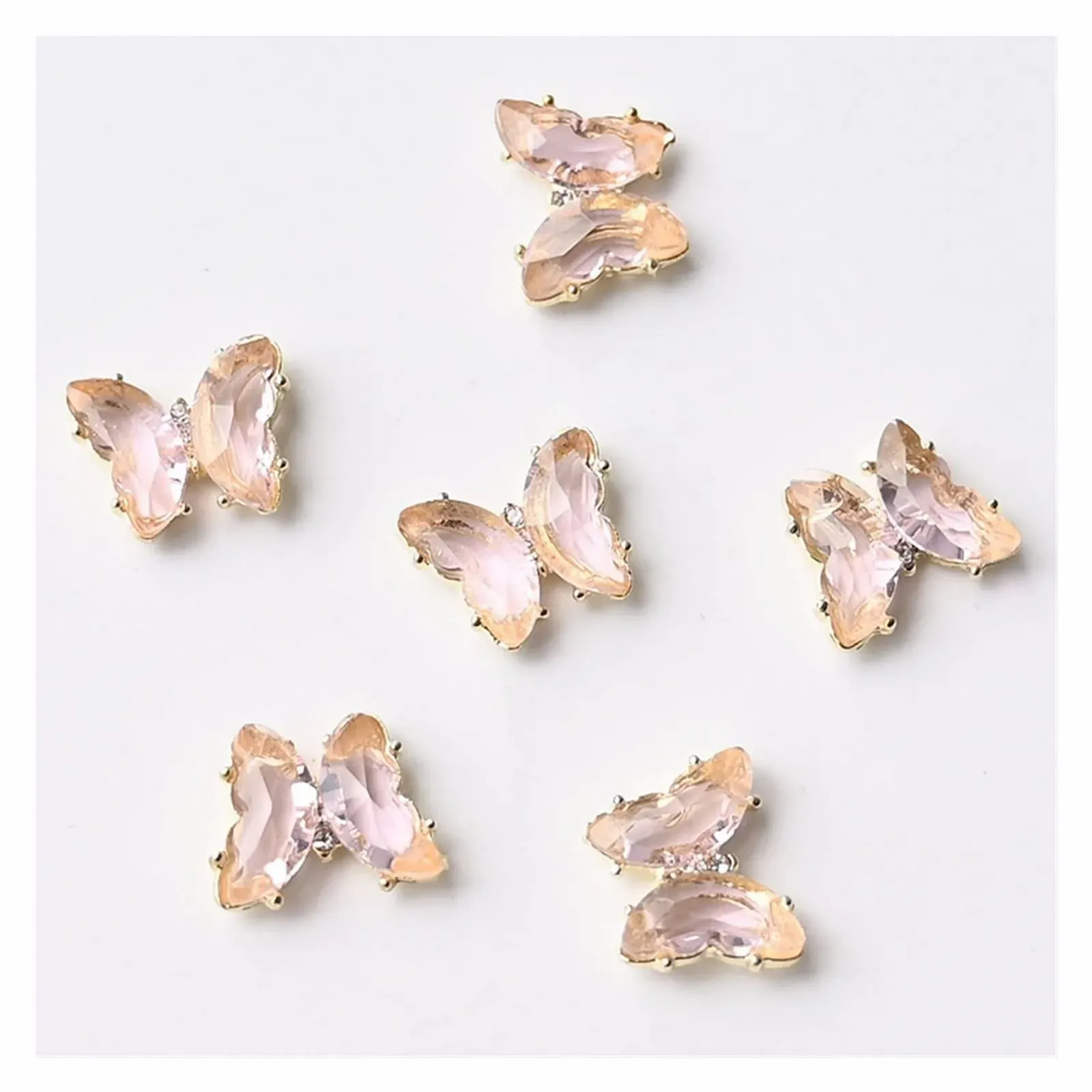 Прикраса для нігтів Метелик Кристал та Метал 3D, фото №1 Прикраса для нігтів Метелик Кристал та Метал 3D, фото №1