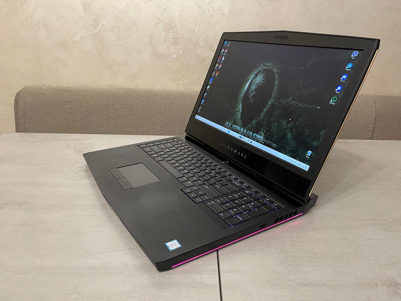 Ігровий ноутбук Dell Alienware 17 R4, 17,3" FHD IPS, i7-7700HQ, 16GB, 512GB SSD+1TB, nVidia GeForce GTX 1070 8GB, фото №2