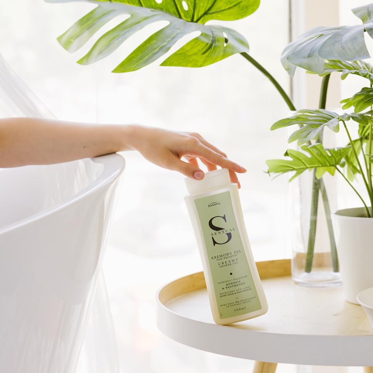 Гель для душу JOANNA Sensual зволожувальний з коноплею та пантенолом 500 мл, фото №2 Гель для душу JOANNA Sensual зволожувальний з коноплею та пантенолом 500 мл, фото №2