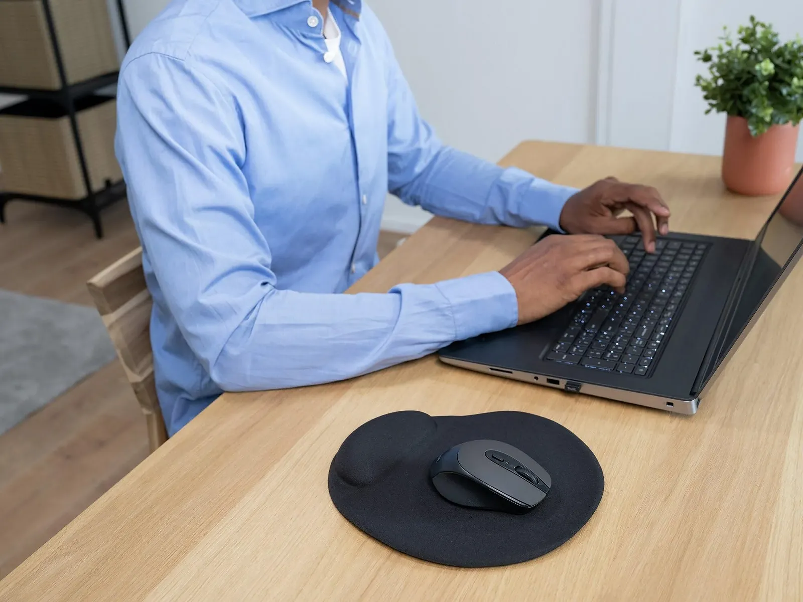 Миша Trust Zaya Бездротова Перезаряджувана з USB Мікроприймачем 4 кнопки 800/1200/1600 DPI Чорний, фото №6